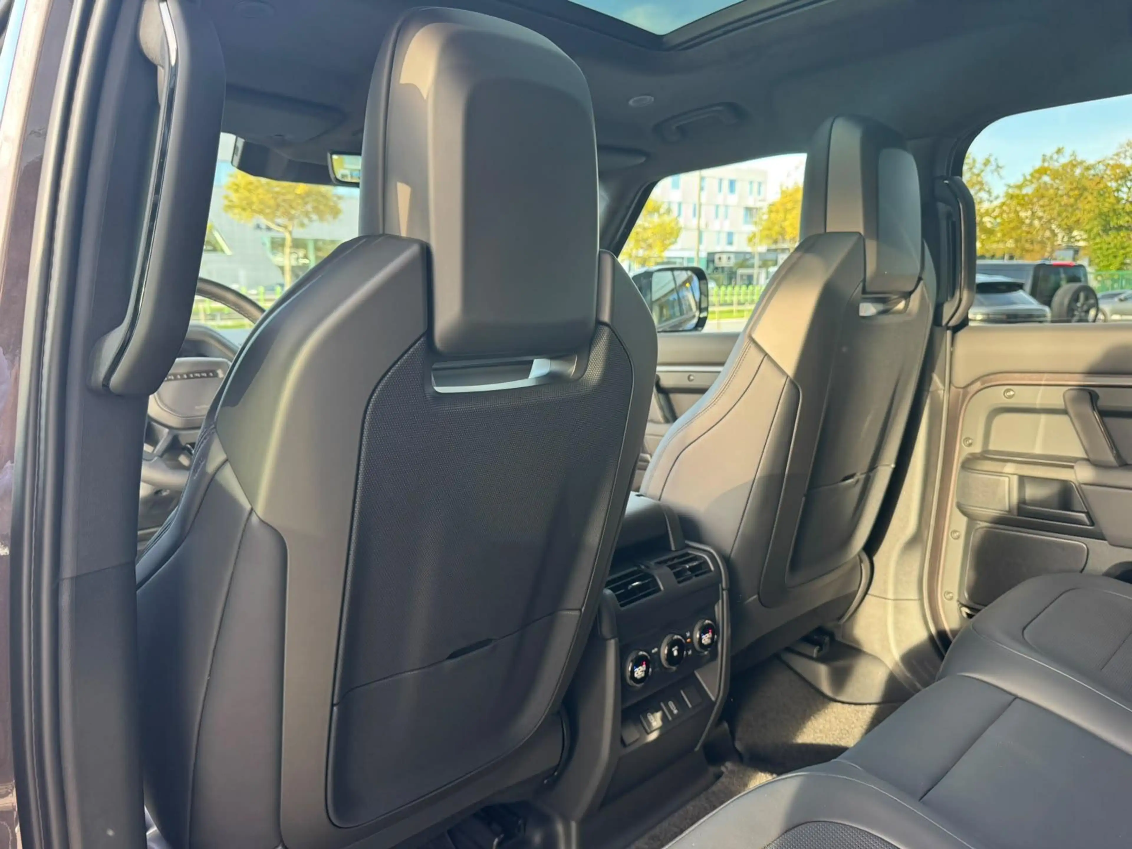Land Rover Defender 110 P635 OCTA — photo 15