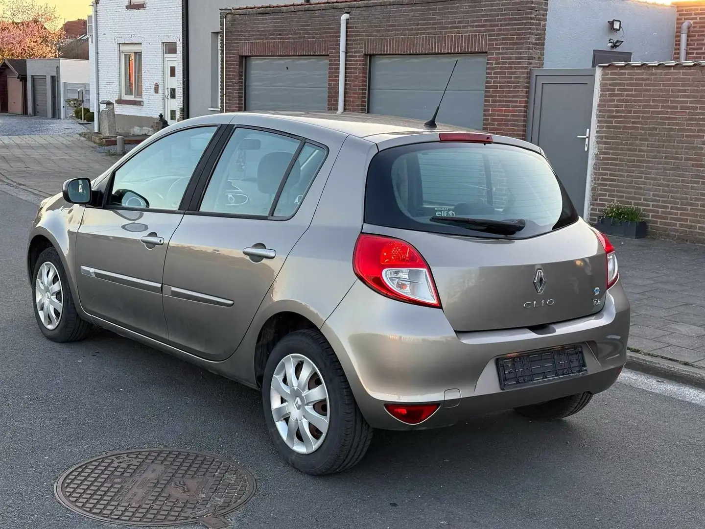 Renault Clio Clio TCe 100 Night and Day Gris - 2