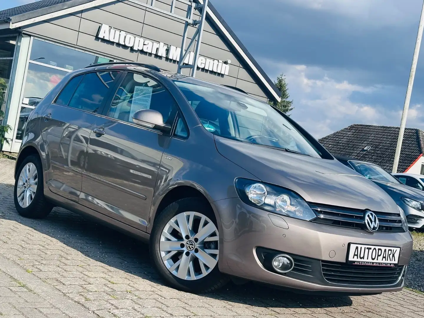 Volkswagen Golf Plus VI Life *ERST 50 TKM*SHZ*ALLWETTER*PDC Brun - 1