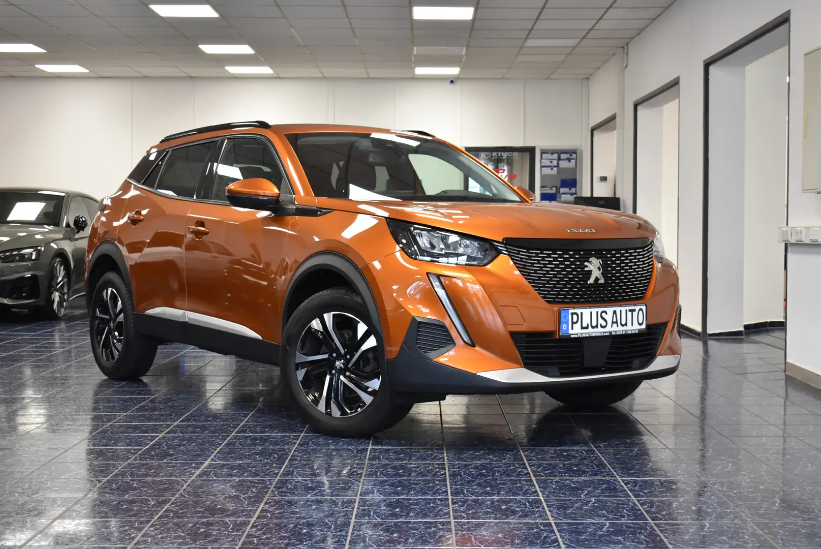 Peugeot 2008 BlueHDI 130 Allure Autom Navi LED Kamer AHK Braun - 1