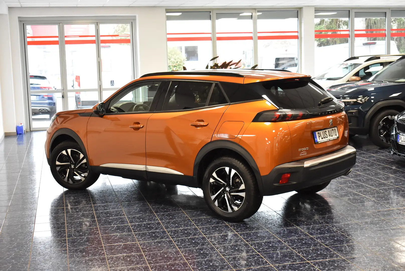 Peugeot 2008 BlueHDI 130 Allure Autom Navi LED Kamer AHK Braun - 2