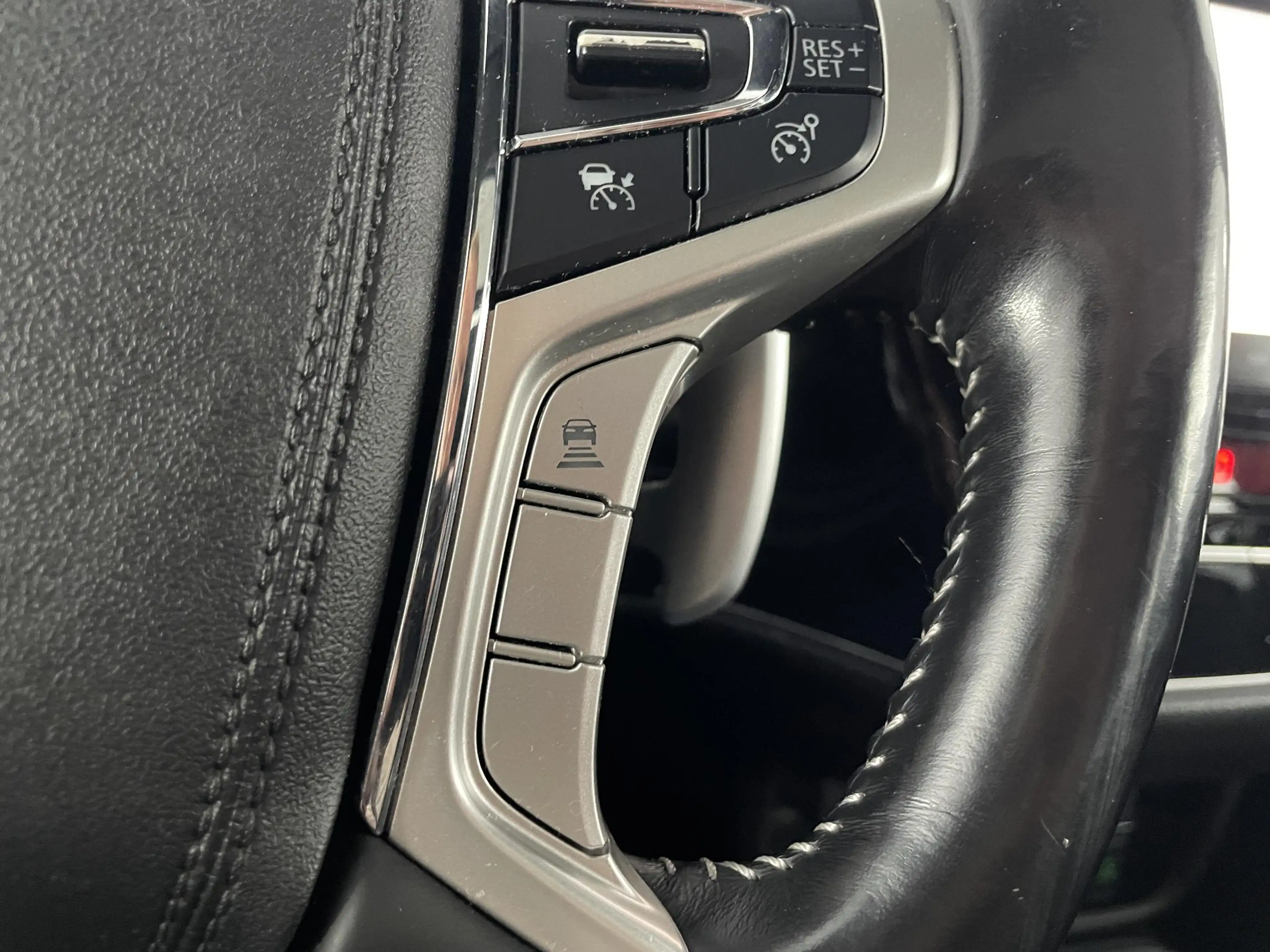 Mitsubishi Outlander 2.4 PHEV Intense+ | Schuif-kanteldak | Leder | Plu — photo 26
