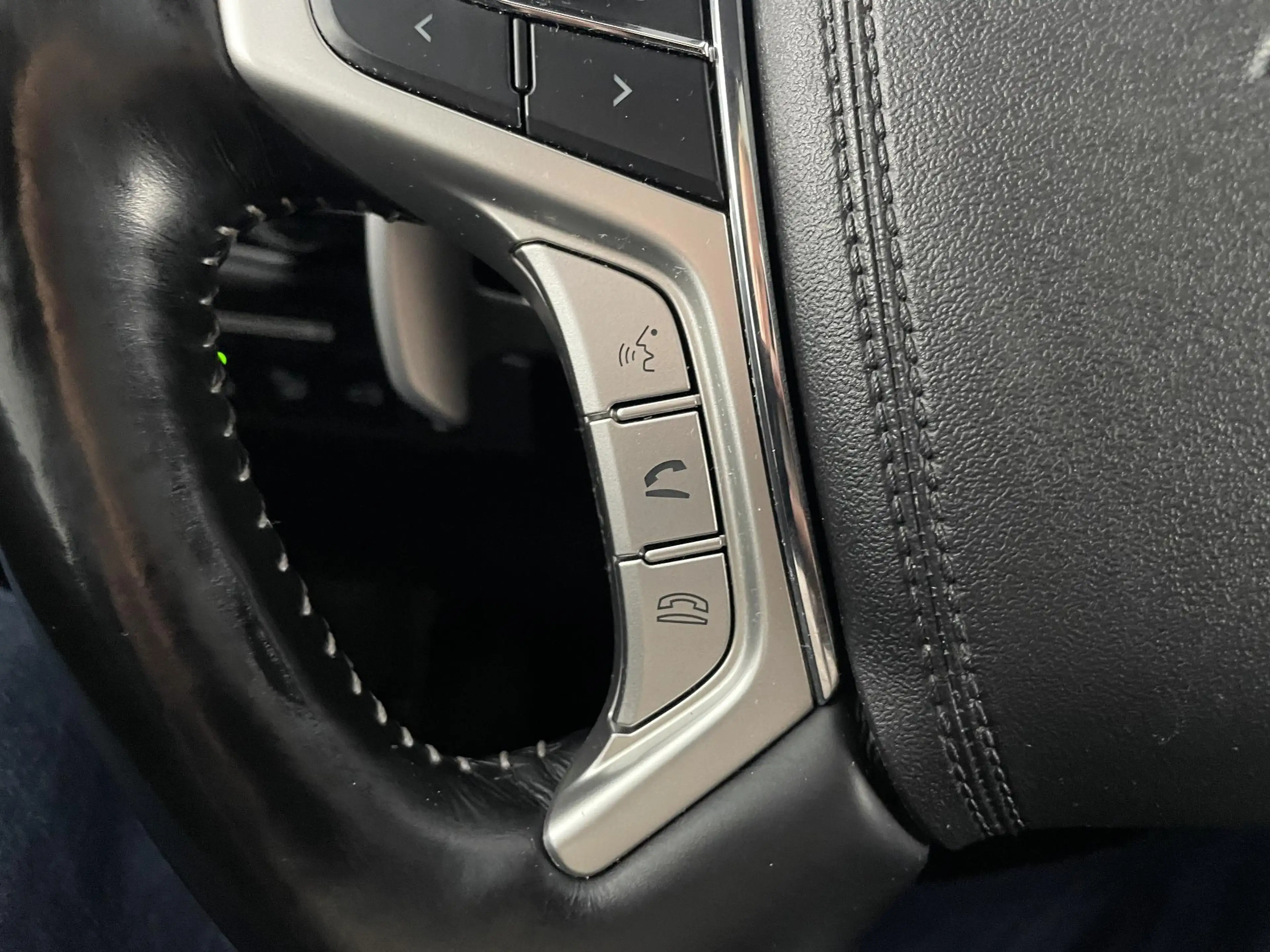 Mitsubishi Outlander 2.4 PHEV Intense+ | Schuif-kanteldak | Leder | Plu — photo 25