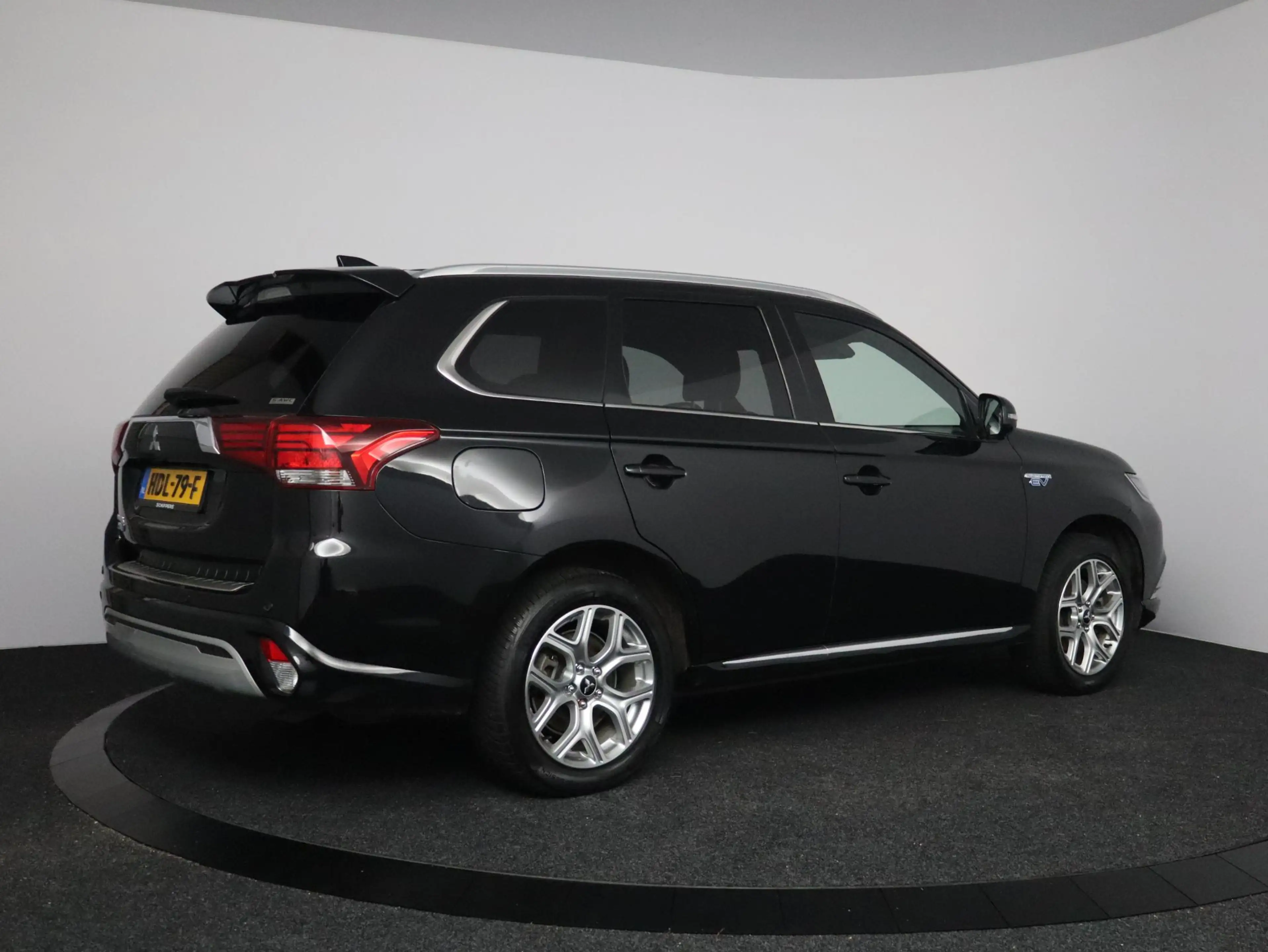 Mitsubishi Outlander 2.4 PHEV Intense+ | Schuif-kanteldak | Leder | Plu — photo 7