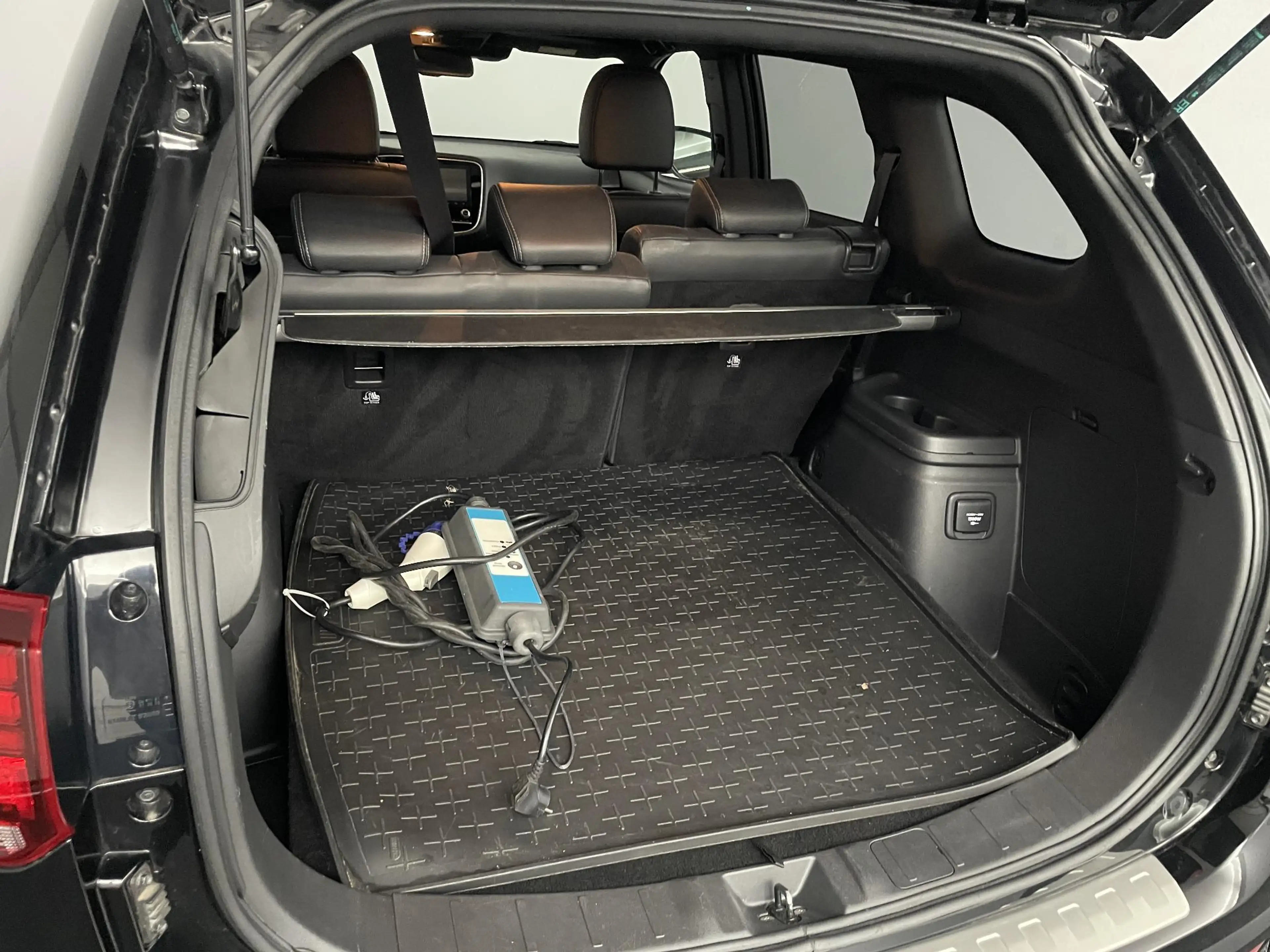 Mitsubishi Outlander 2.4 PHEV Intense+ | Schuif-kanteldak | Leder | Plu — photo 10