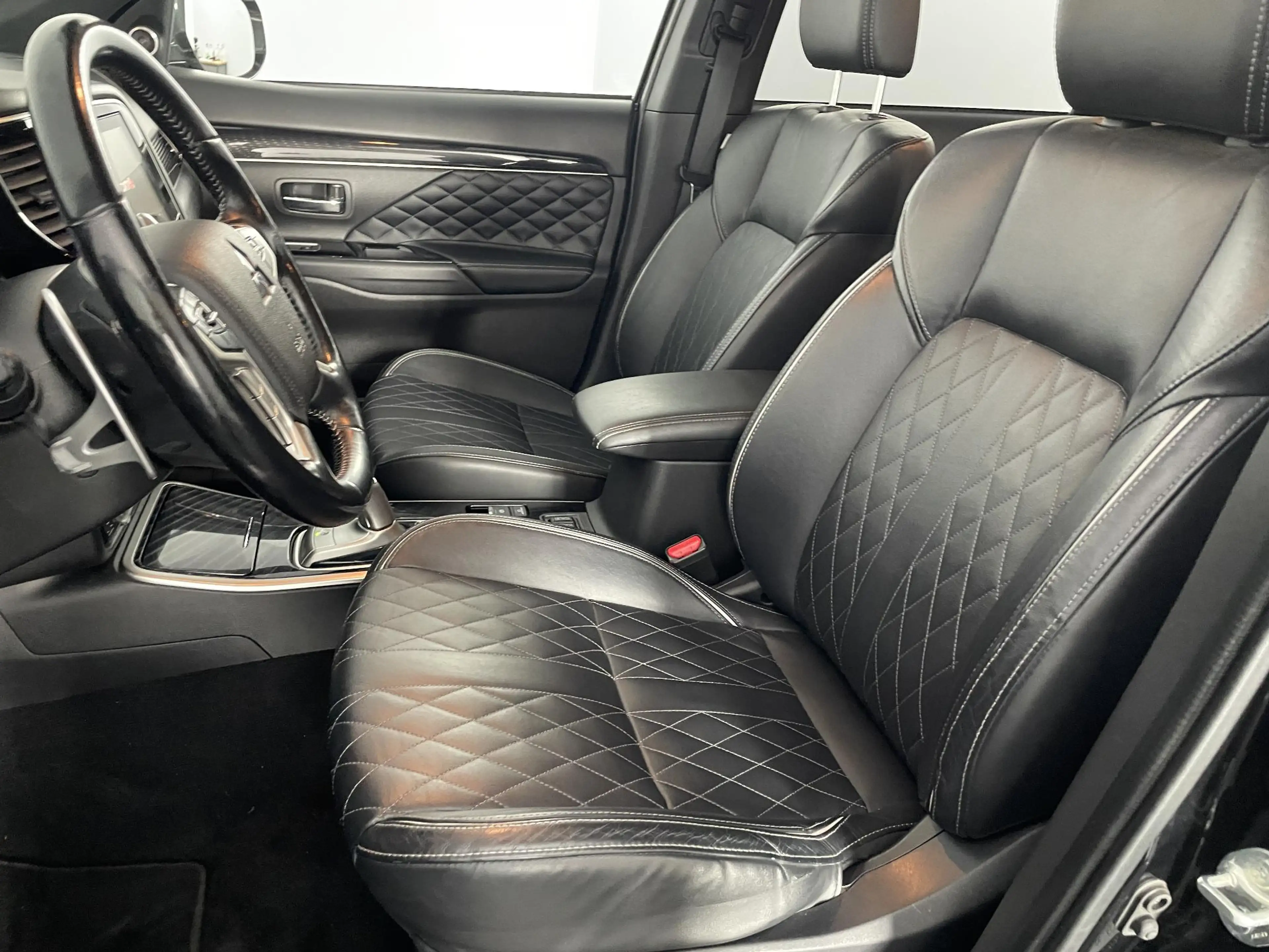 Mitsubishi Outlander 2.4 PHEV Intense+ | Schuif-kanteldak | Leder | Plu — photo 14
