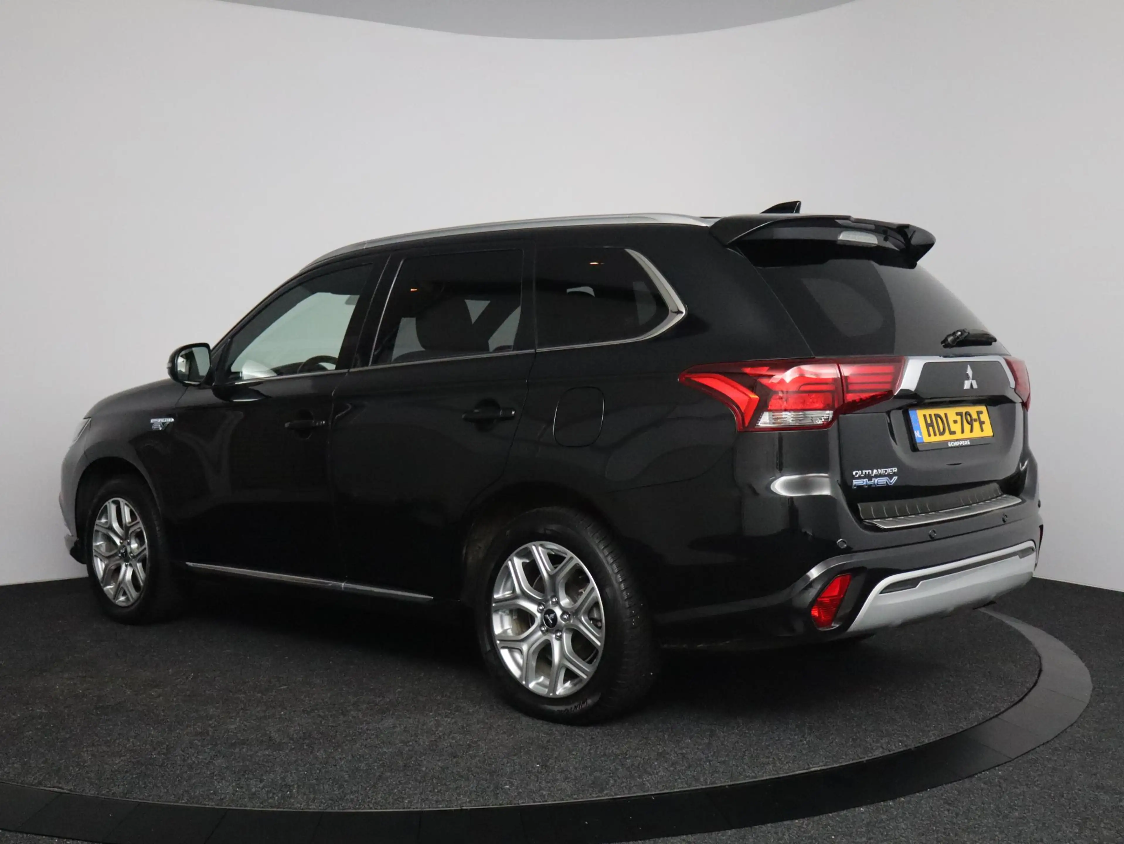 Mitsubishi Outlander 2.4 PHEV Intense+ | Schuif-kanteldak | Leder | Plu — photo 12