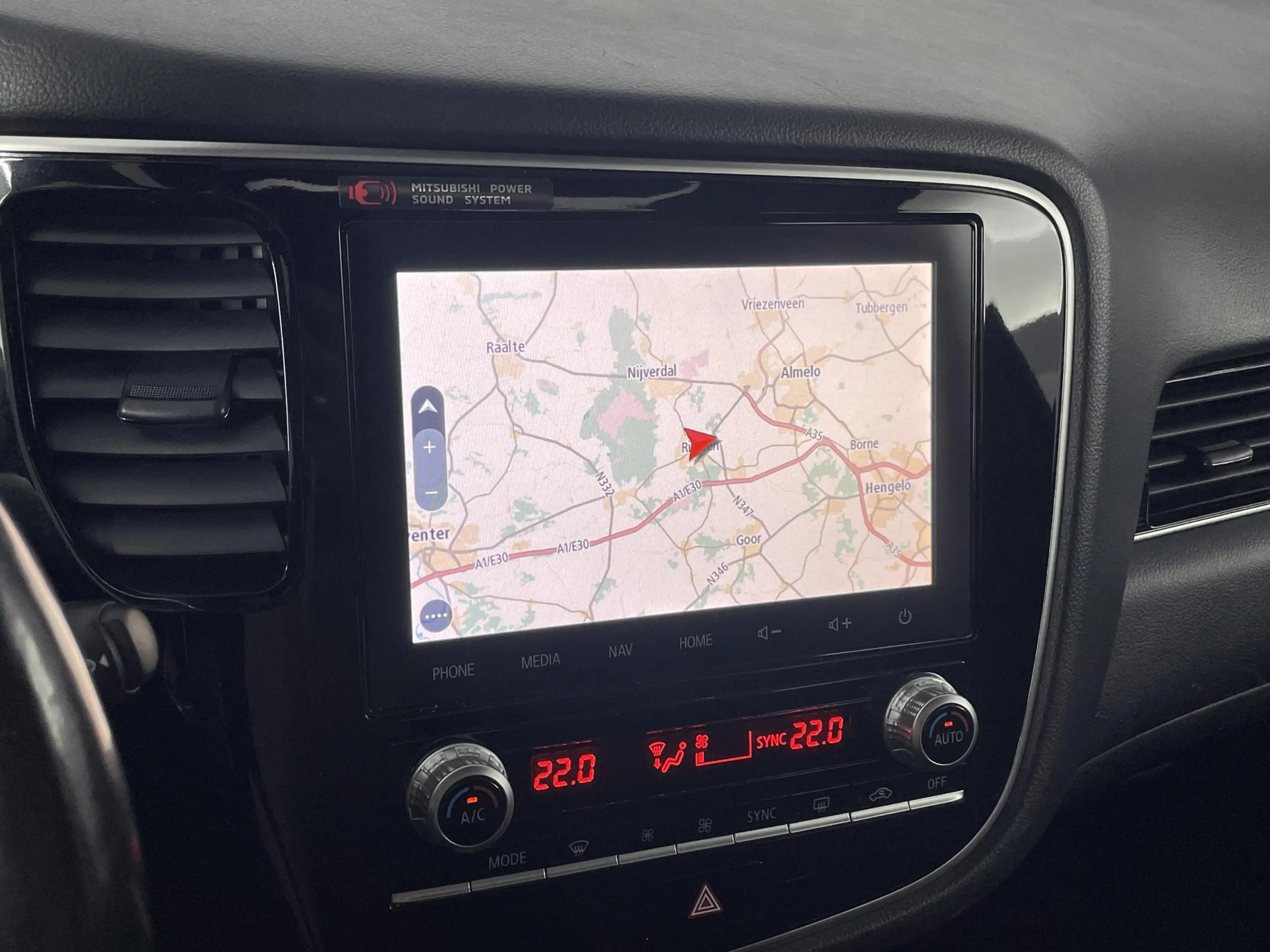 Mitsubishi Outlander 2.4 PHEV Intense+ | Schuif-kanteldak | Leder | Plu — photo 18