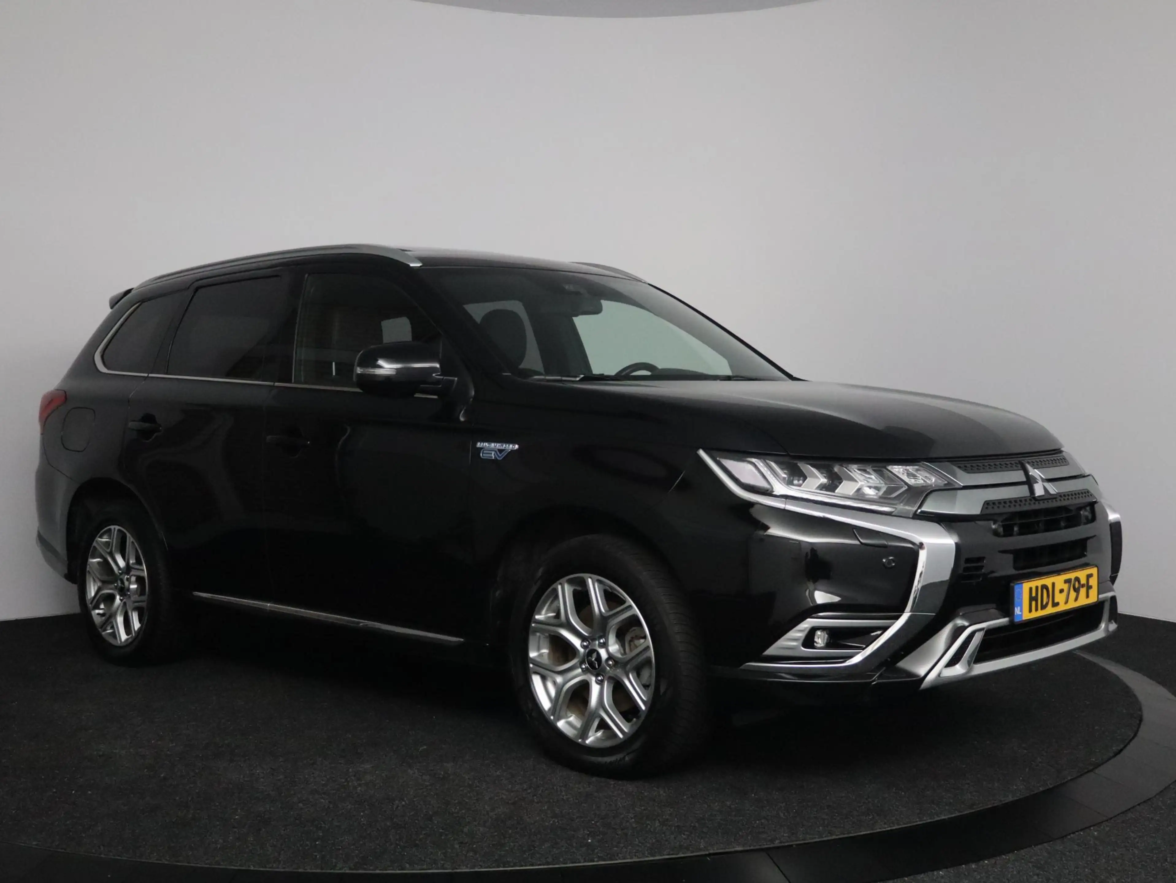 Mitsubishi Outlander 2.4 PHEV Intense+ | Schuif-kanteldak | Leder | Plu — photo 5