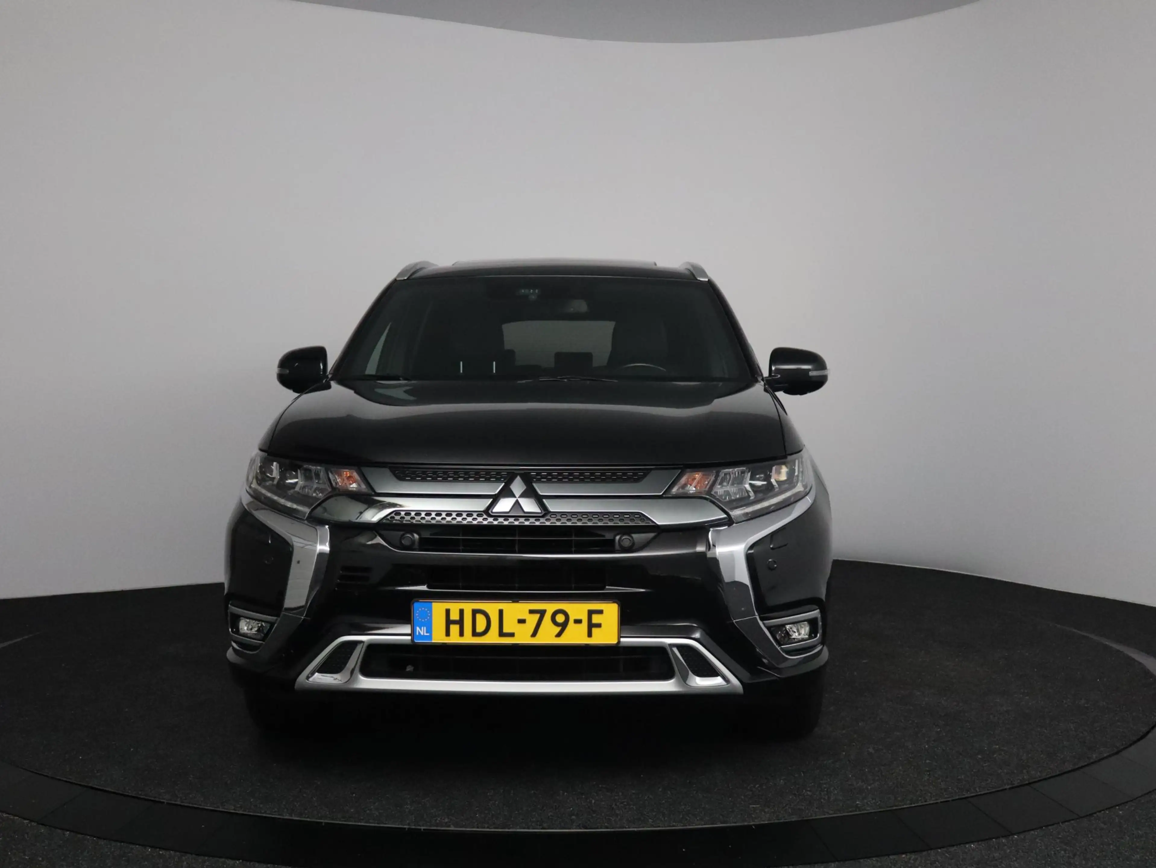 Mitsubishi Outlander 2.4 PHEV Intense+ | Schuif-kanteldak | Leder | Plu — photo 4