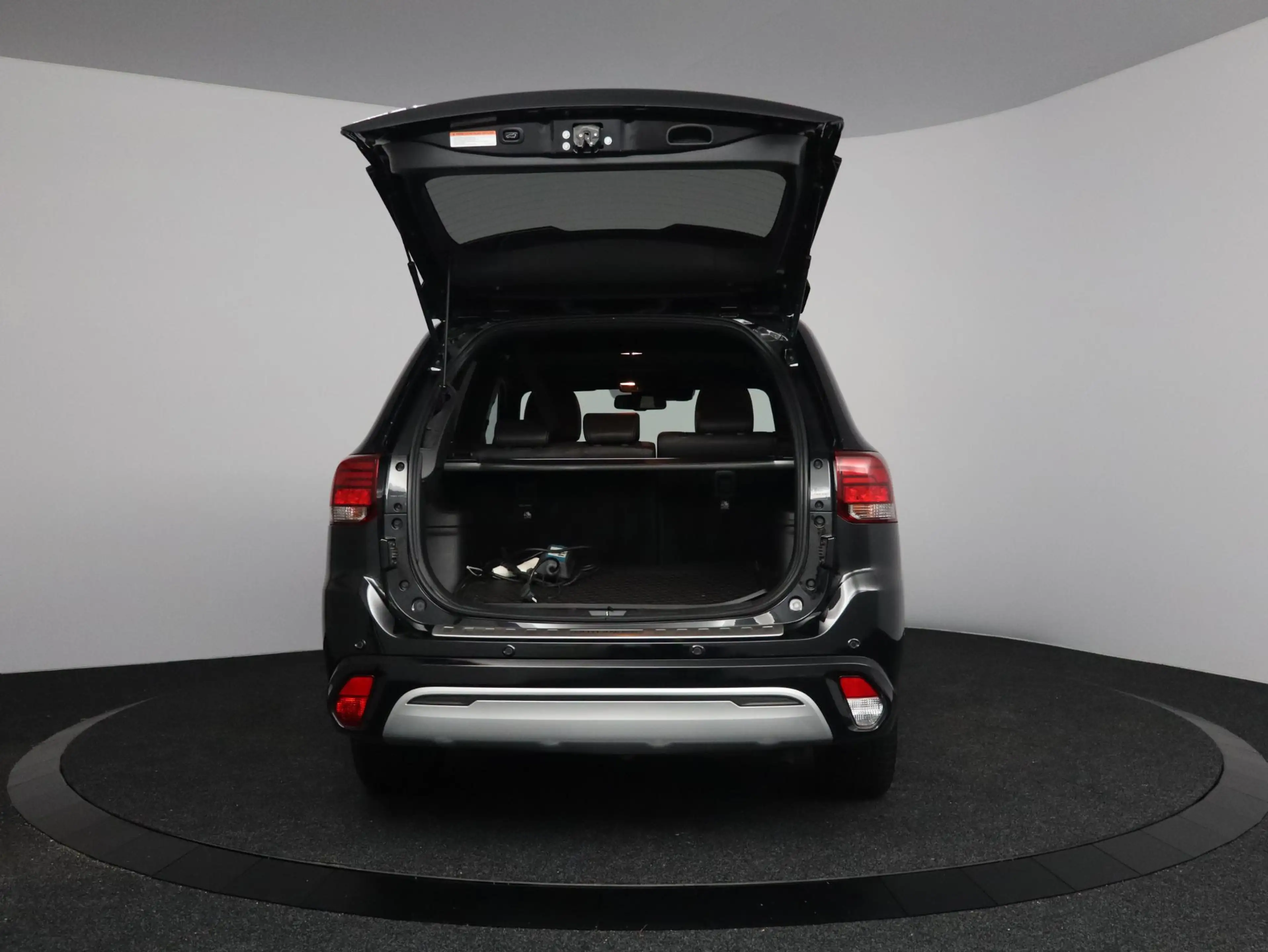 Mitsubishi Outlander 2.4 PHEV Intense+ | Schuif-kanteldak | Leder | Plu — photo 9