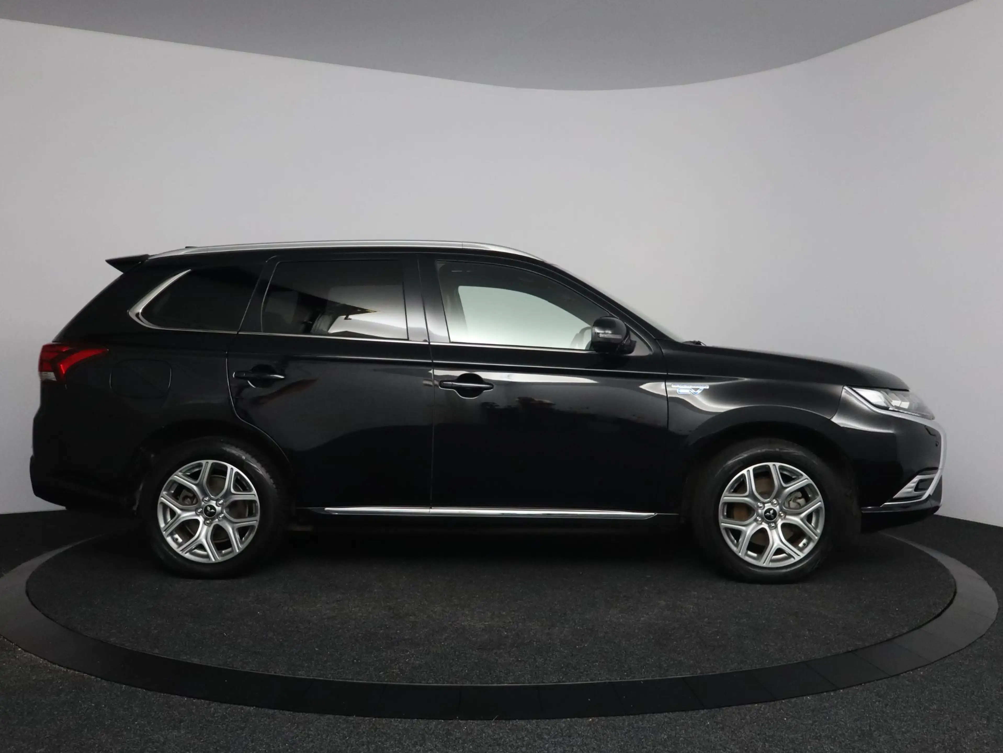 Mitsubishi Outlander 2.4 PHEV Intense+ | Schuif-kanteldak | Leder | Plu — photo 6