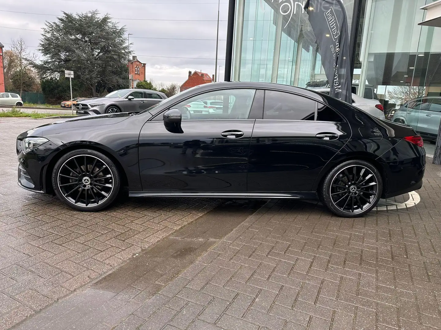 Mercedes-Benz CLA 180 CLA AMG Line Zwart - 2