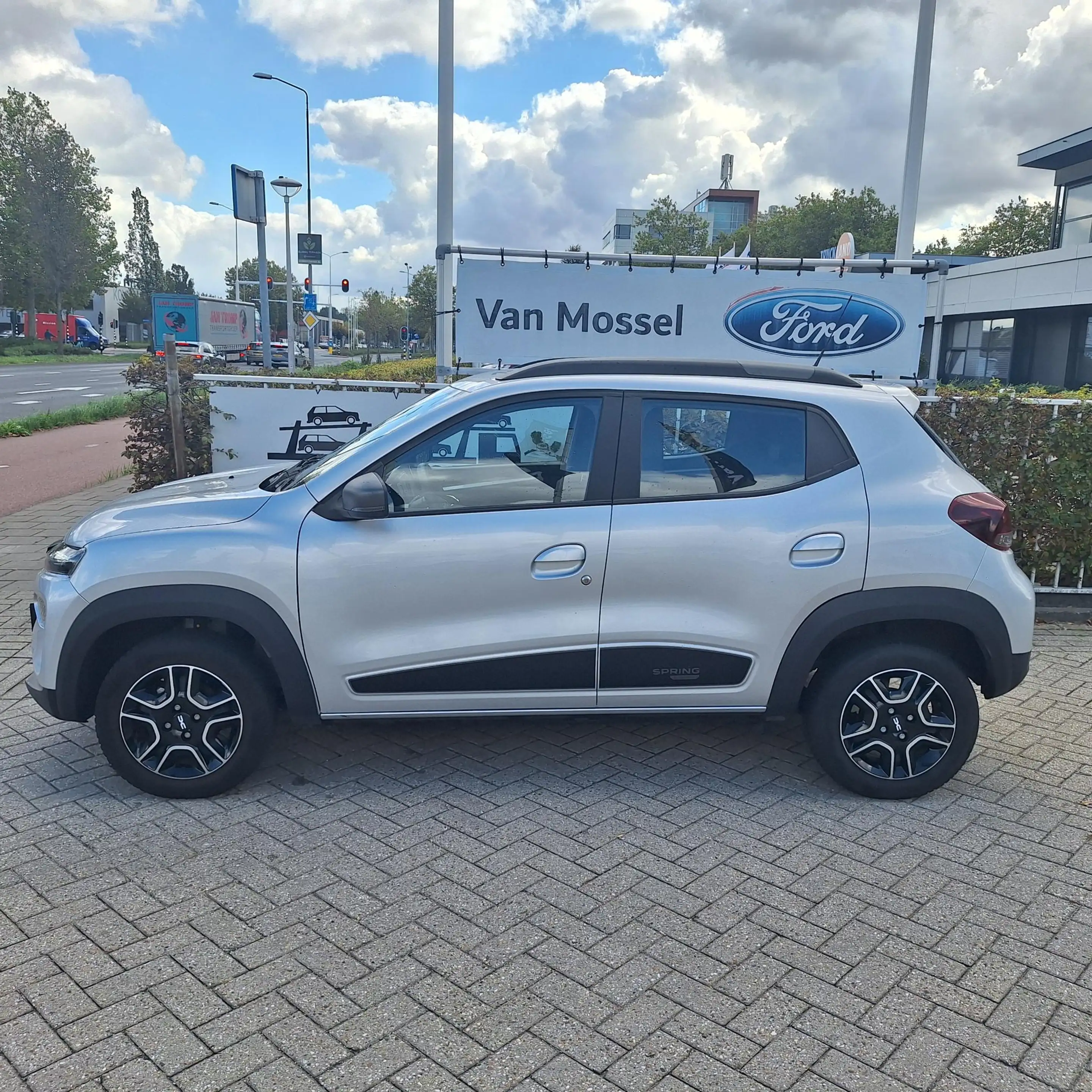 Dacia Spring Expression 27 kWh | SOH 92% | Navigatie | All Weat — photo 4