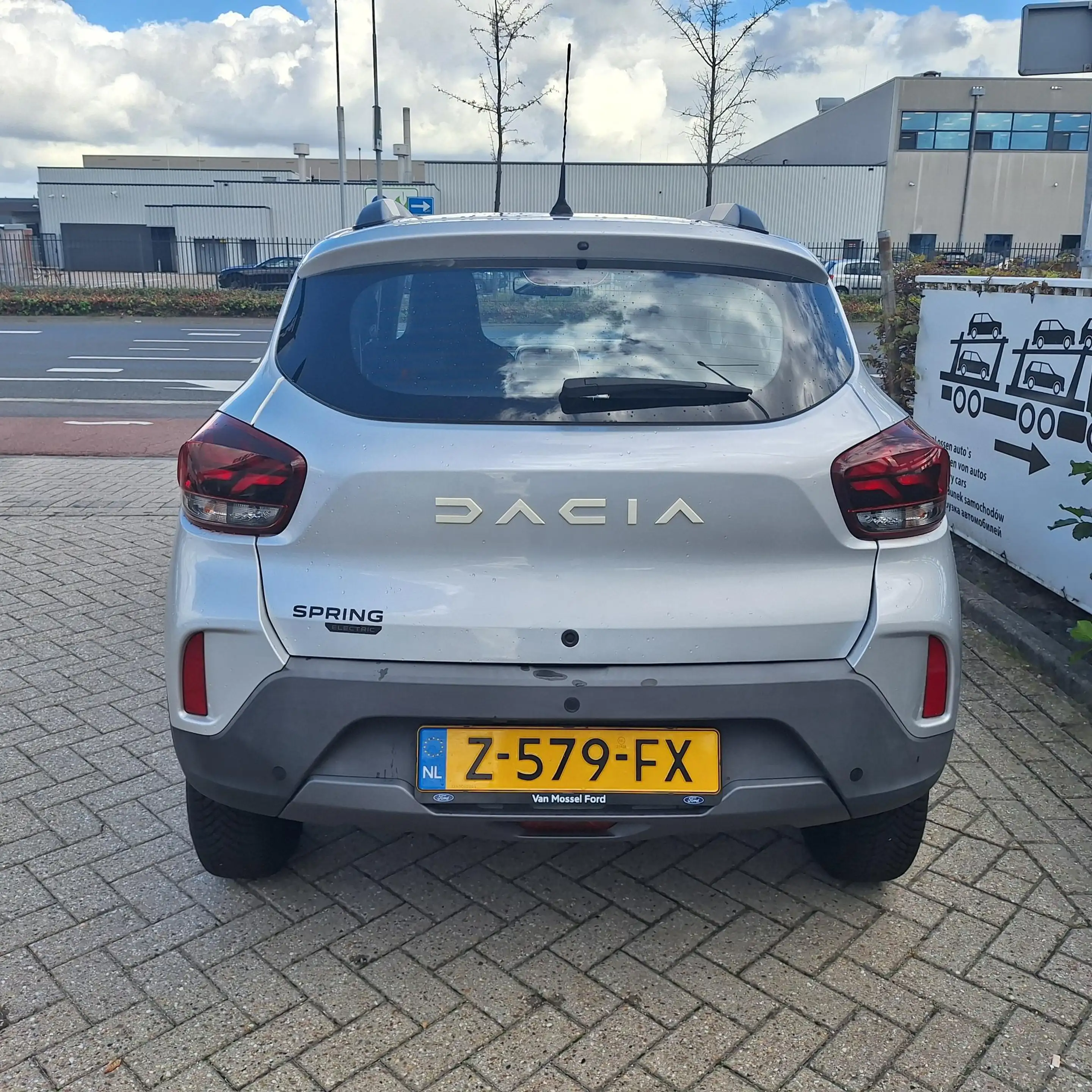 Dacia Spring Expression 27 kWh | SOH 92% | Navigatie | All Weat — photo 7