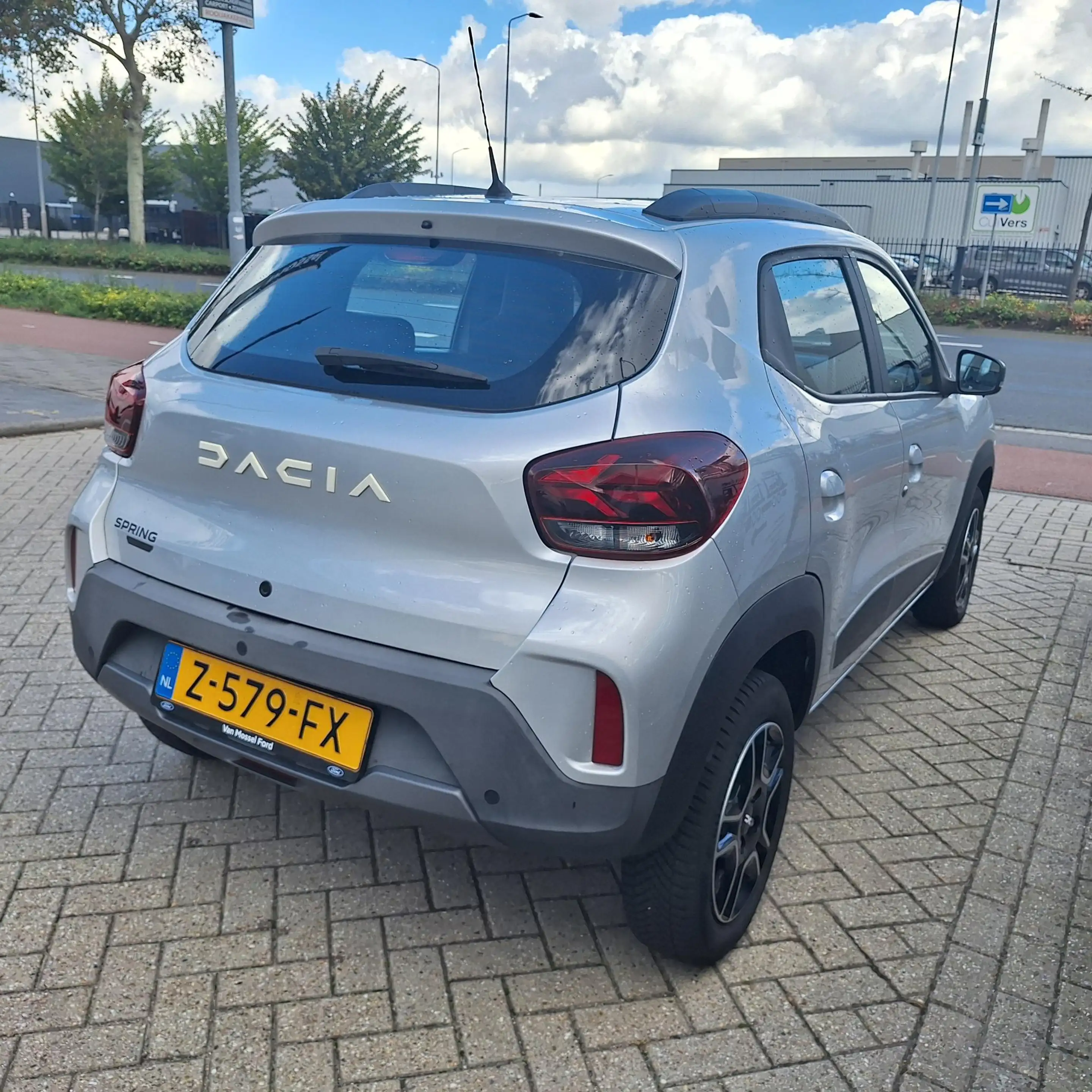 Dacia Spring Expression 27 kWh | SOH 92% | Navigatie | All Weat — photo 8
