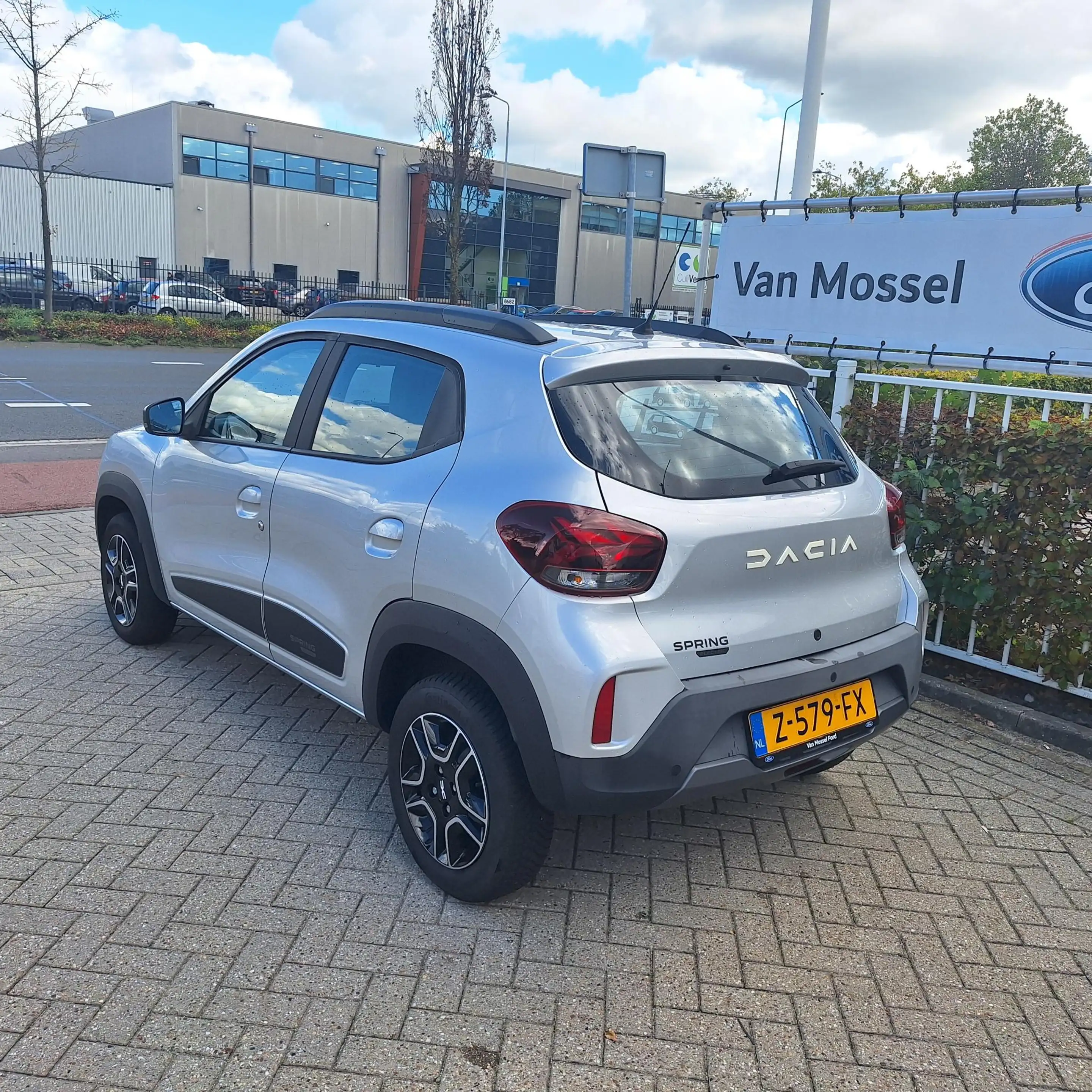 Dacia Spring Expression 27 kWh | SOH 92% | Navigatie | All Weat — photo 6