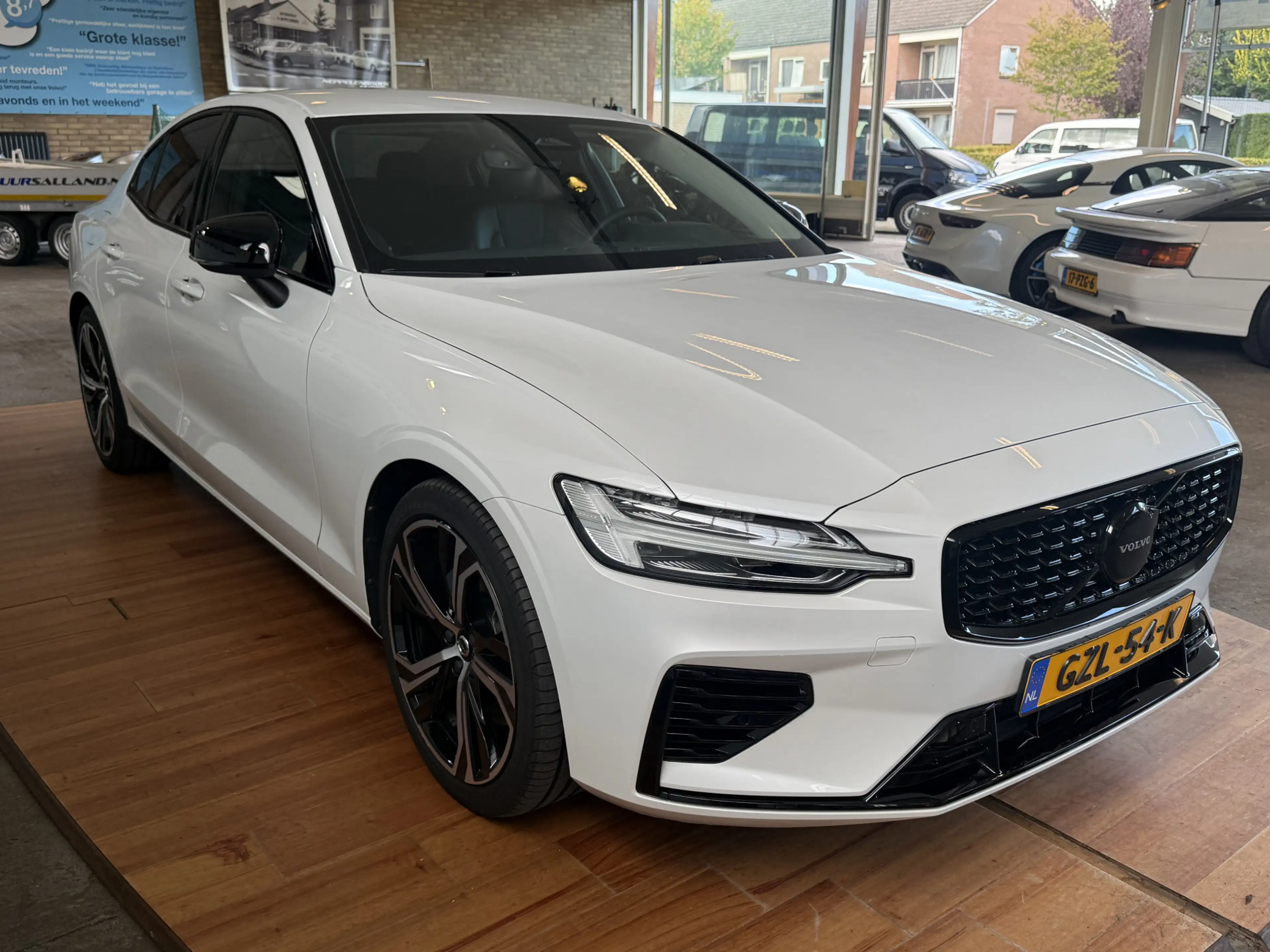 Volvo S60 2.0 Recharge T6 AWD Plus Dark — photo 23