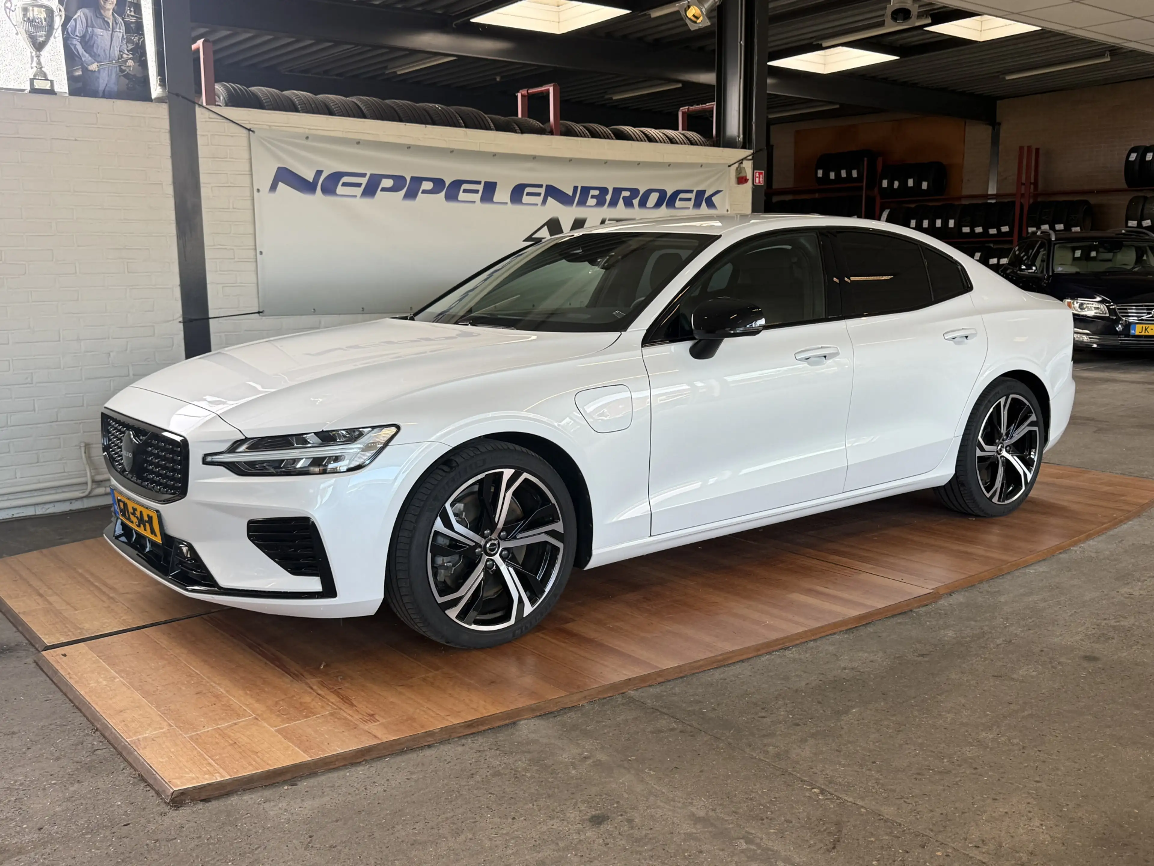Volvo S60 2.0 Recharge T6 AWD Plus Dark