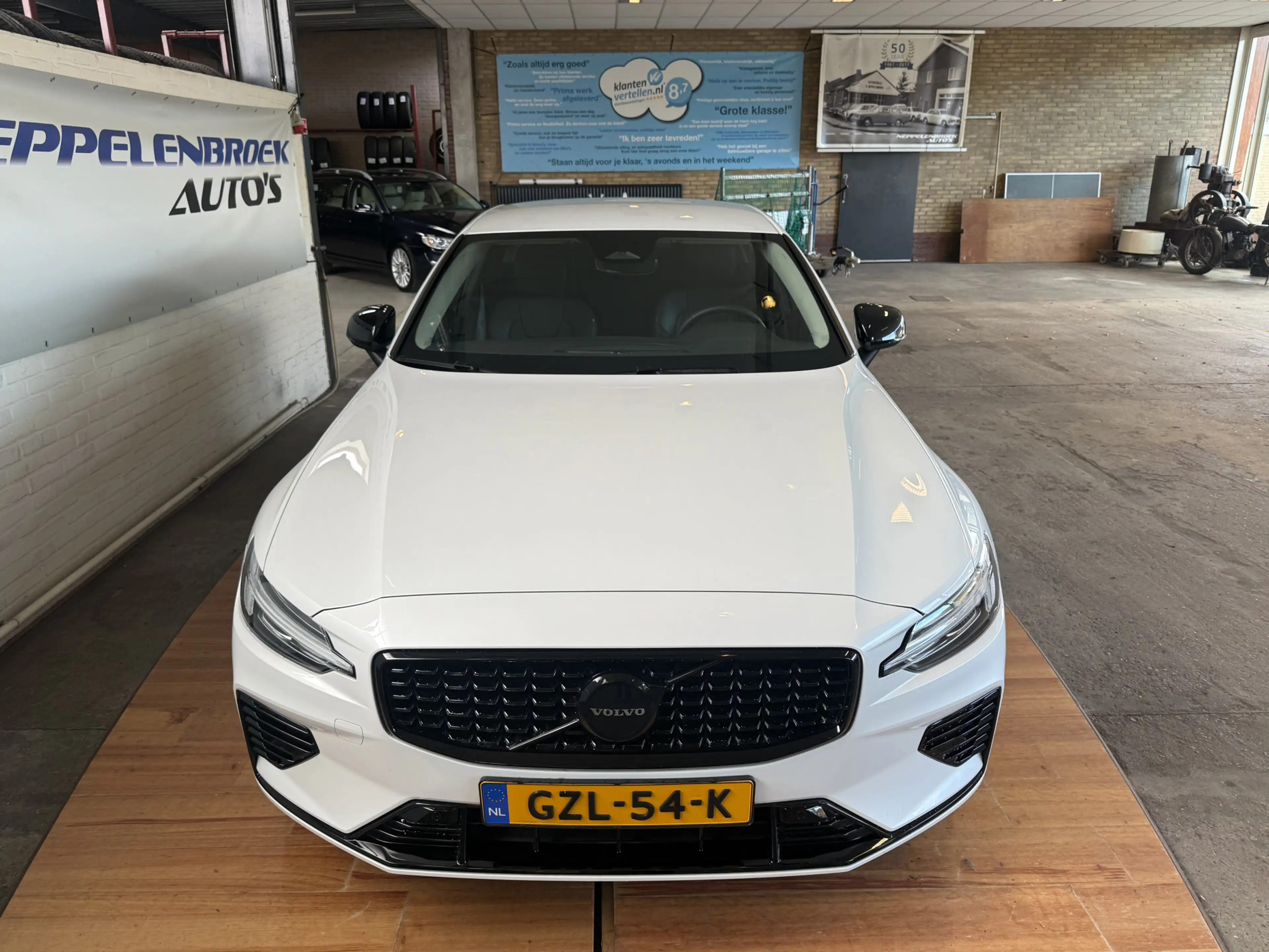 Volvo S60 2.0 Recharge T6 AWD Plus Dark — photo 25