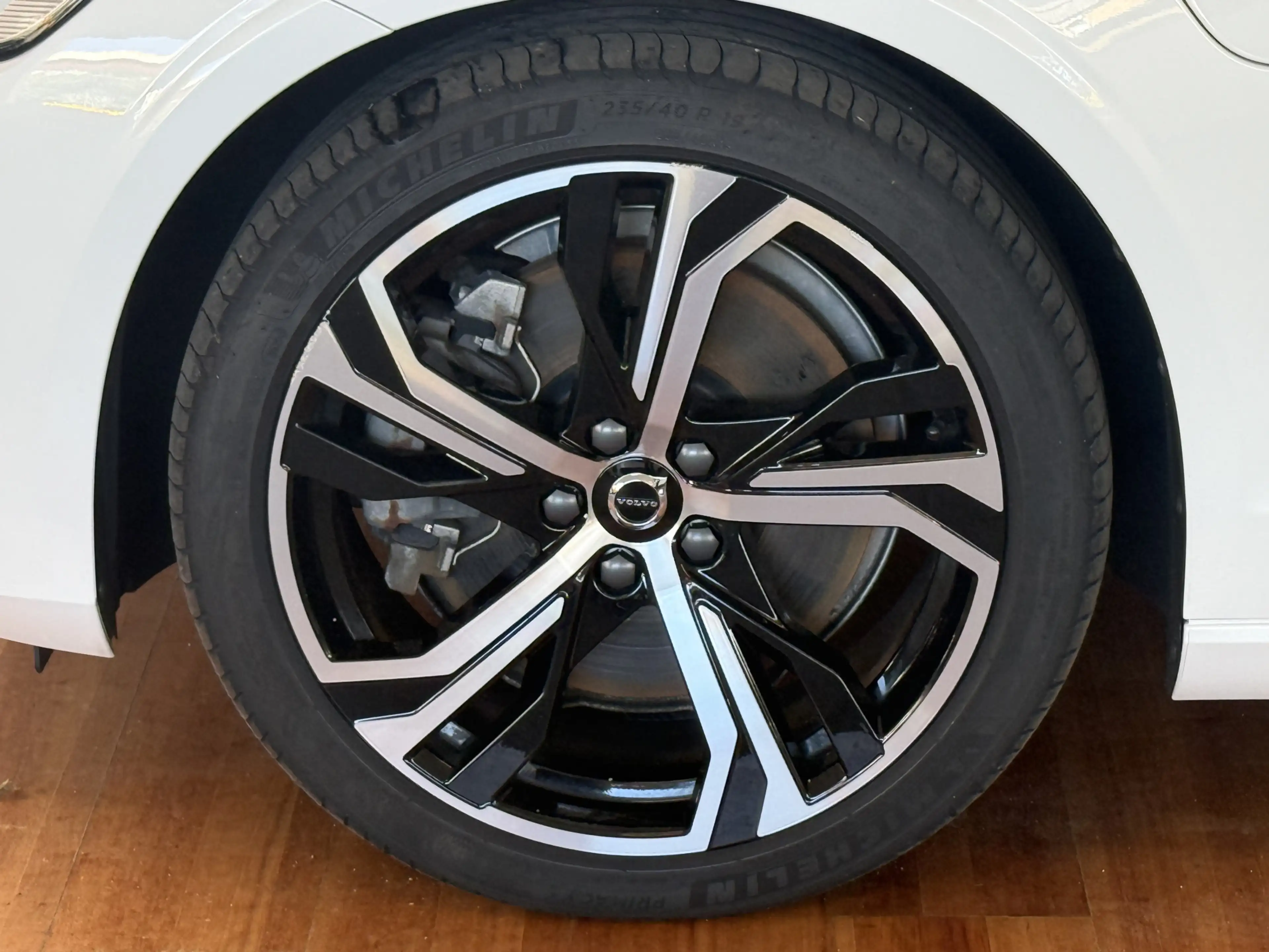 Volvo S60 2.0 Recharge T6 AWD Plus Dark — photo 4