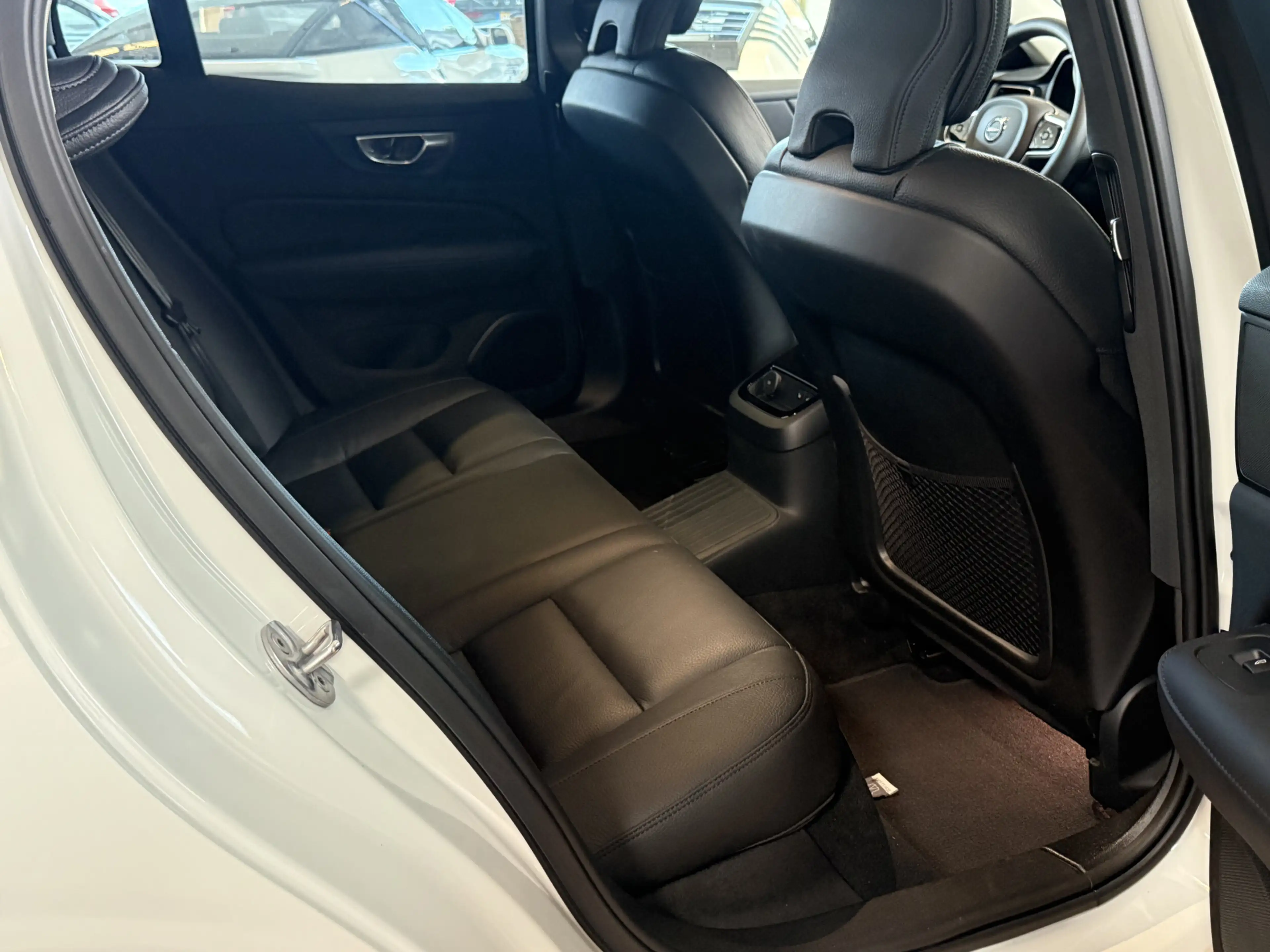 Volvo S60 2.0 Recharge T6 AWD Plus Dark — photo 20