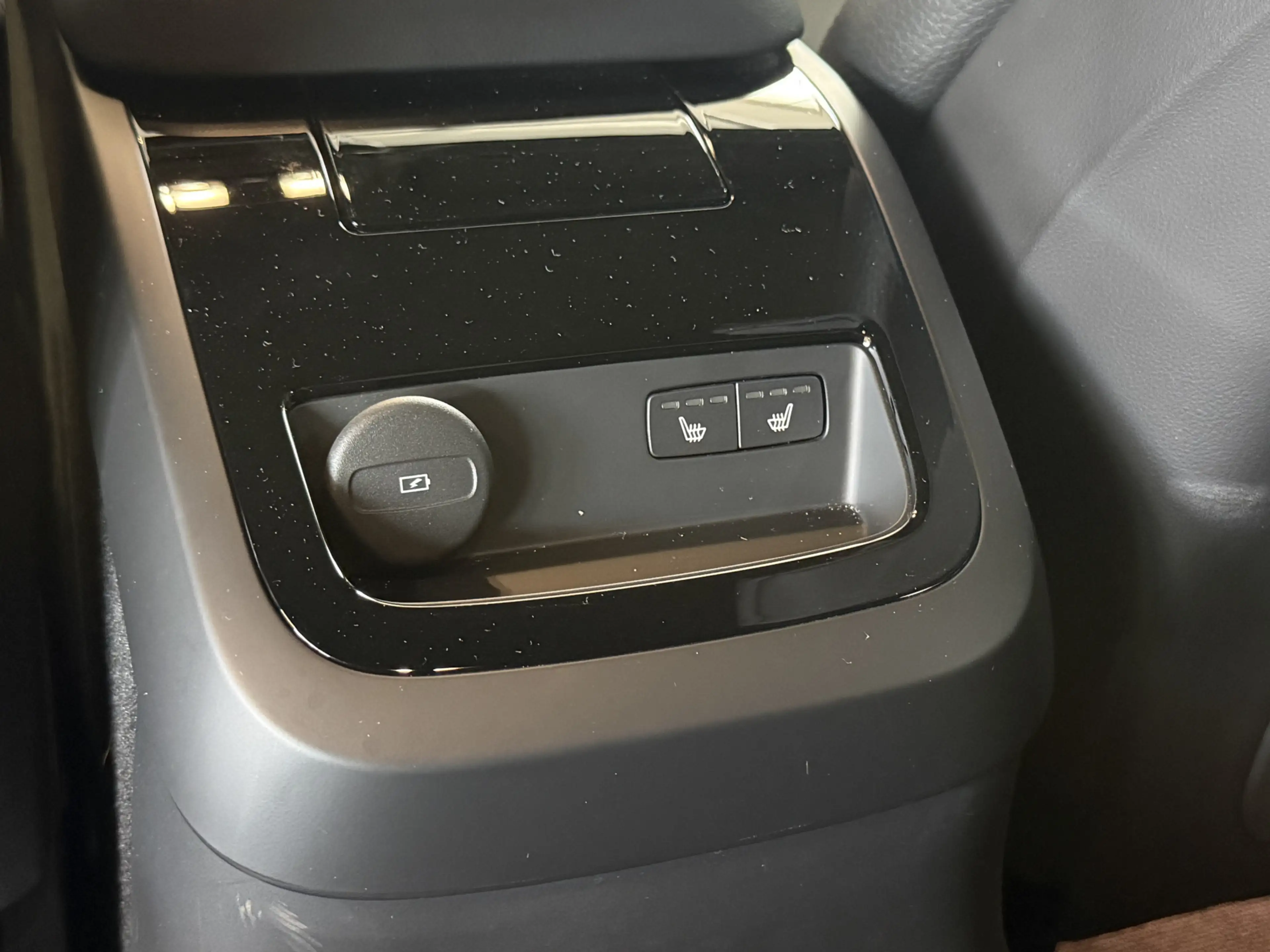 Volvo S60 2.0 Recharge T6 AWD Plus Dark — photo 14