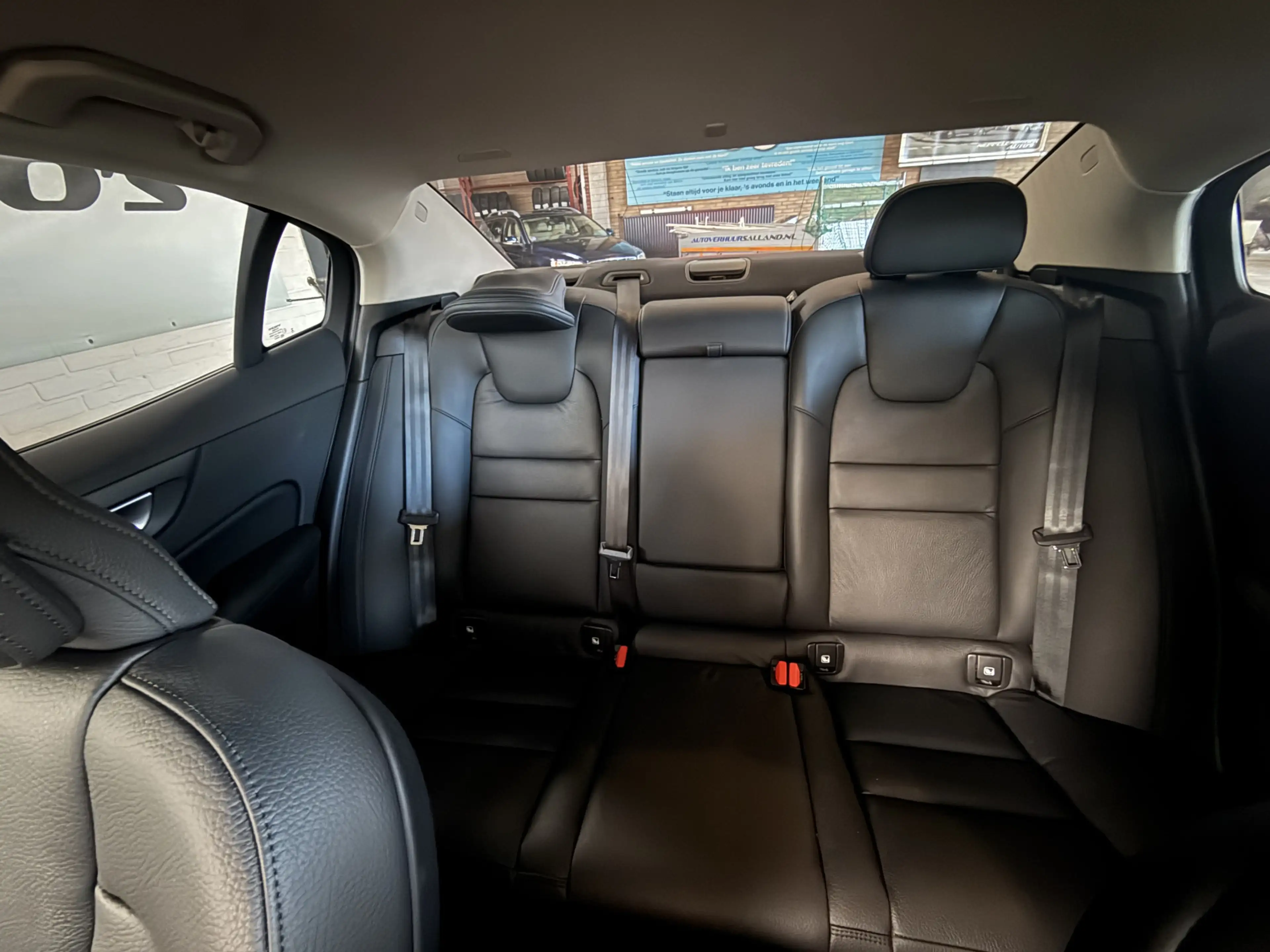 Volvo S60 2.0 Recharge T6 AWD Plus Dark — photo 11