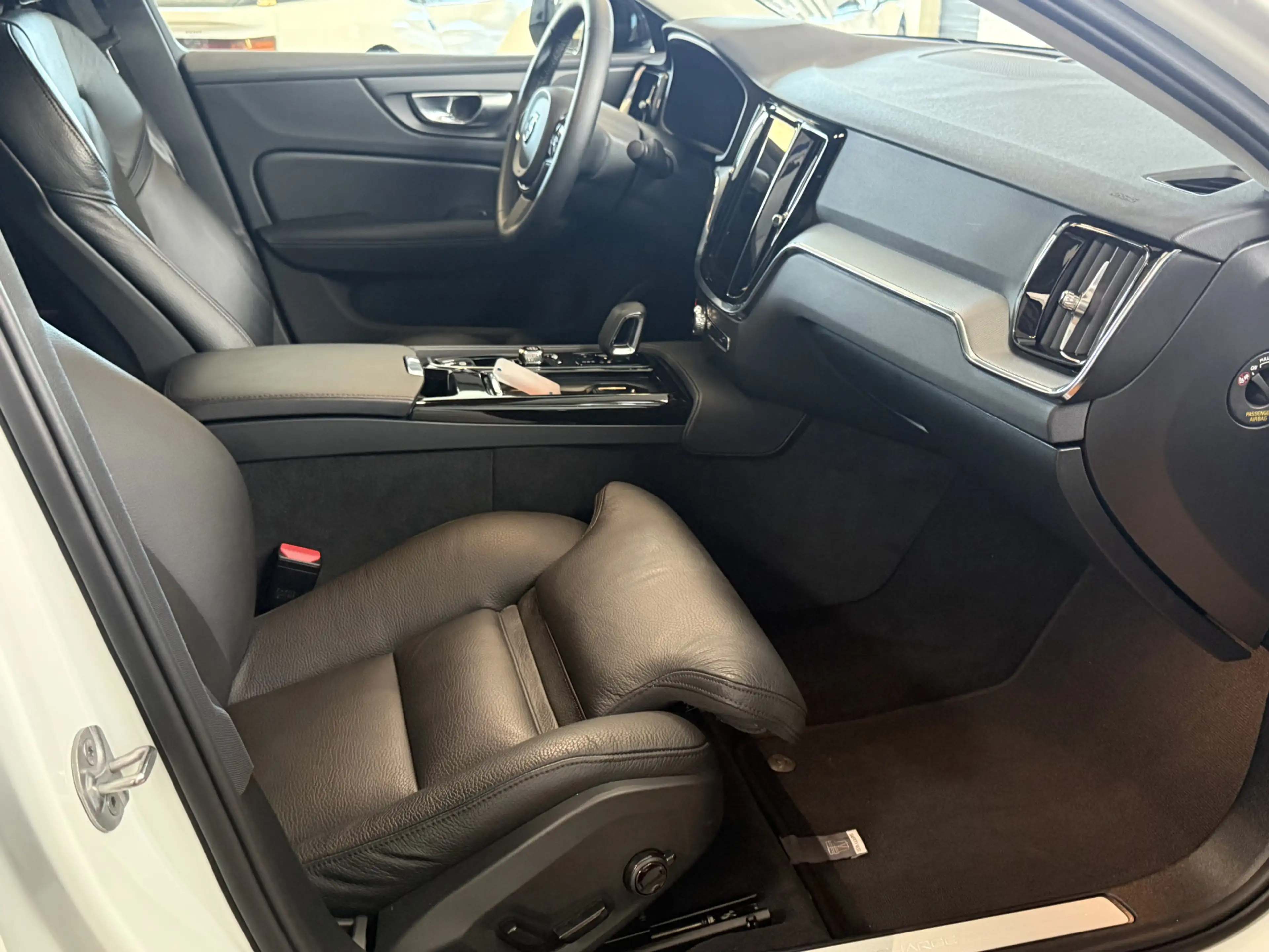 Volvo S60 2.0 Recharge T6 AWD Plus Dark — photo 21