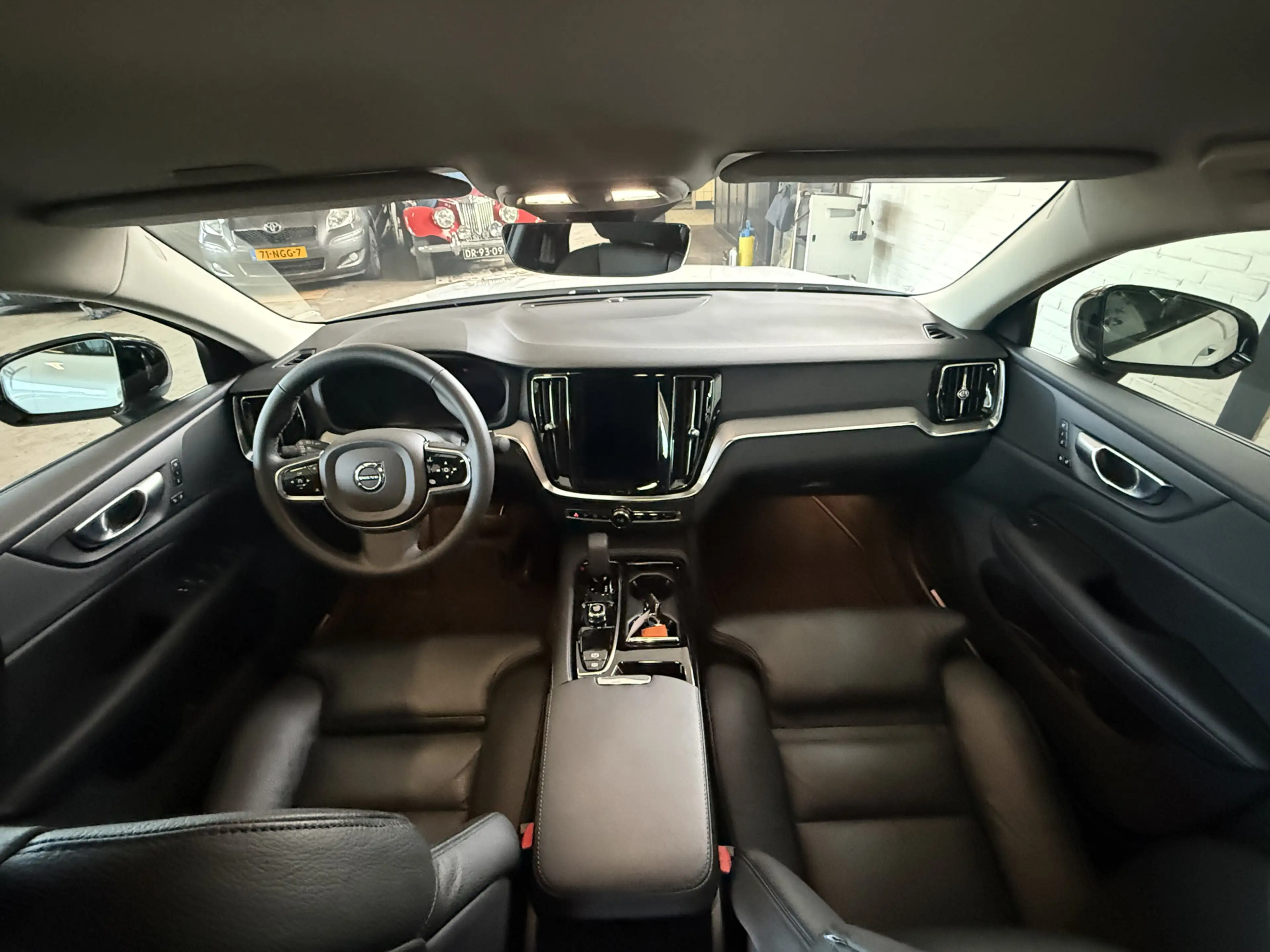 Volvo S60 2.0 Recharge T6 AWD Plus Dark — photo 15