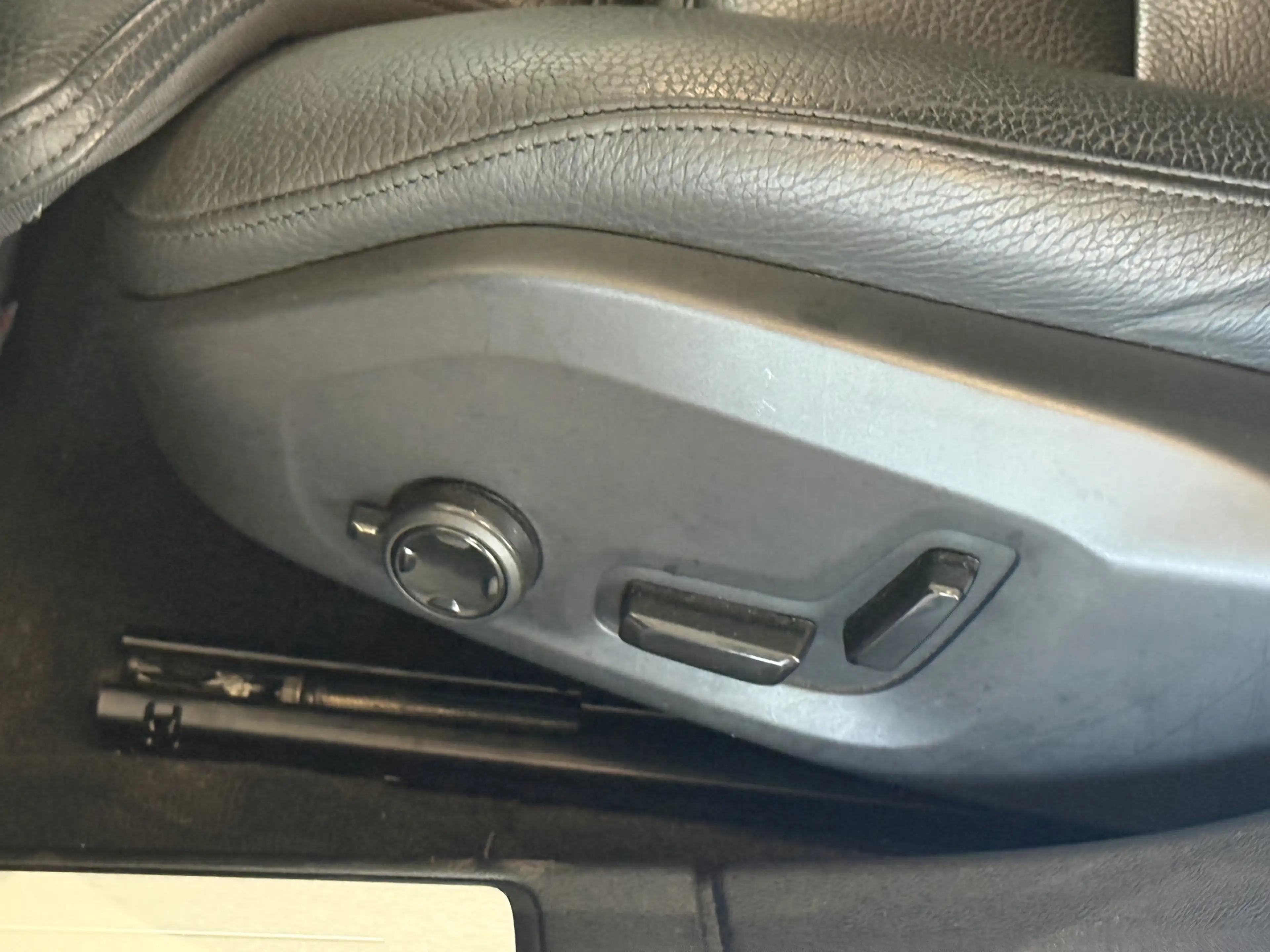 Volvo S60 2.0 Recharge T6 AWD Plus Dark — photo 6