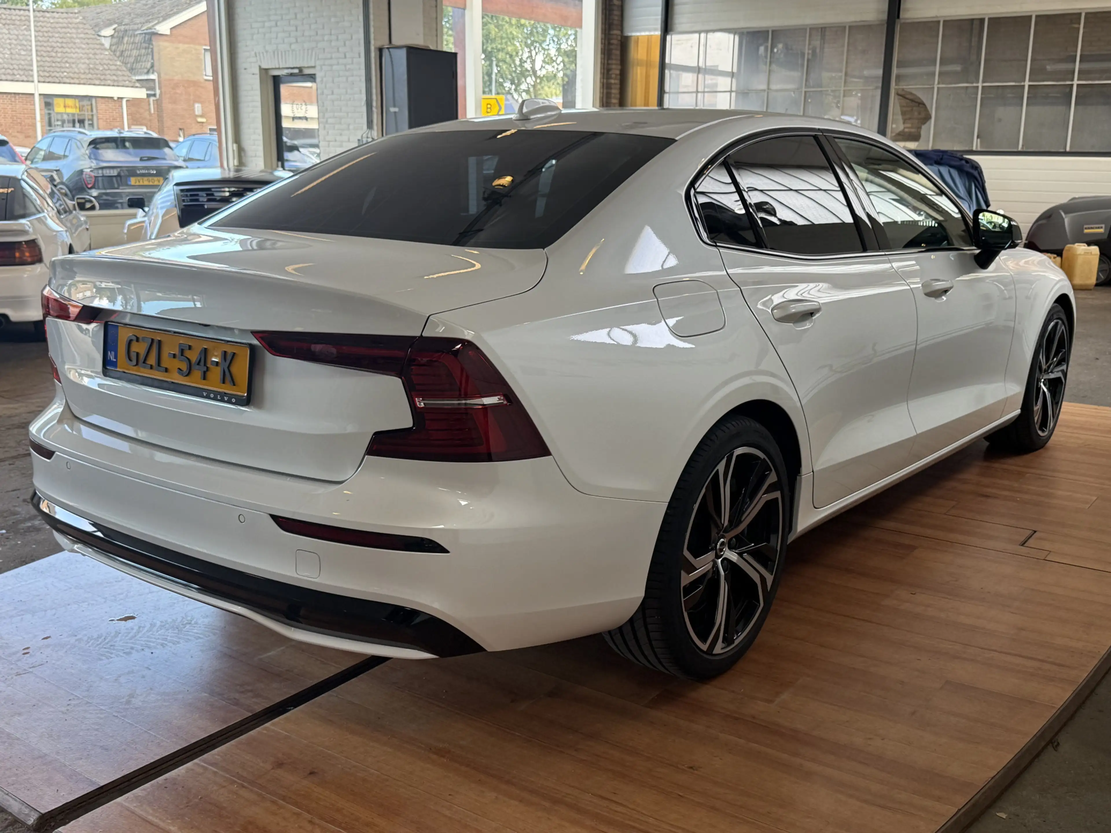 Volvo S60 2.0 Recharge T6 AWD Plus Dark — photo 19