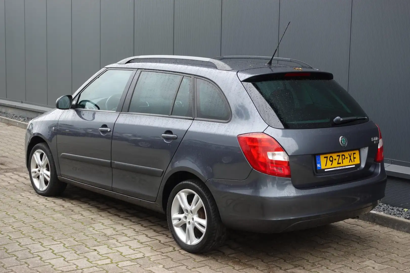 Skoda Fabia Combi 1.4-16V Sport Grijs - 2