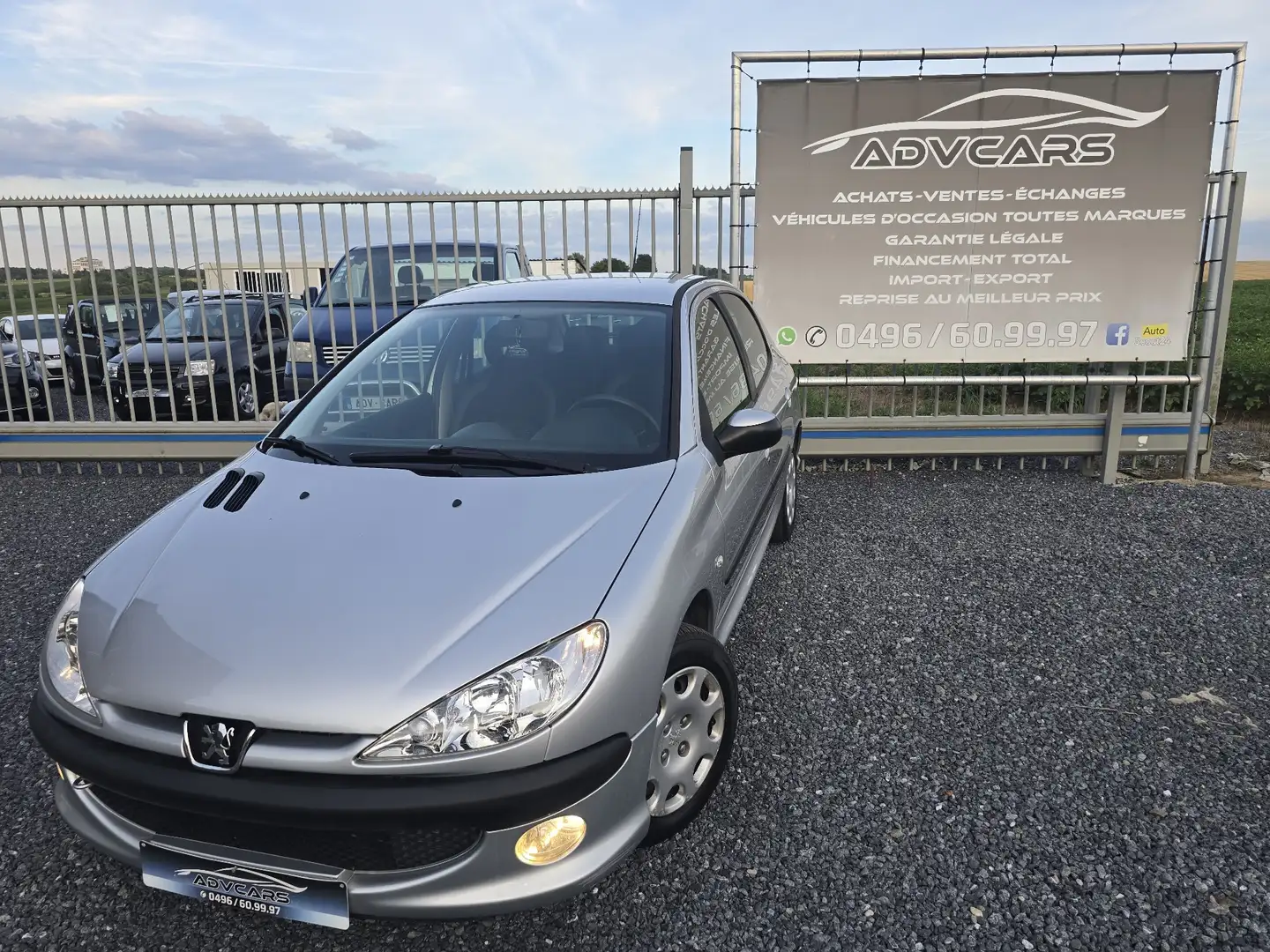 Peugeot 206 1.4i Trendy ⚠️RÉSERVÉ ⚠️✅️ CAR-PASS ✅️ Argent - 1