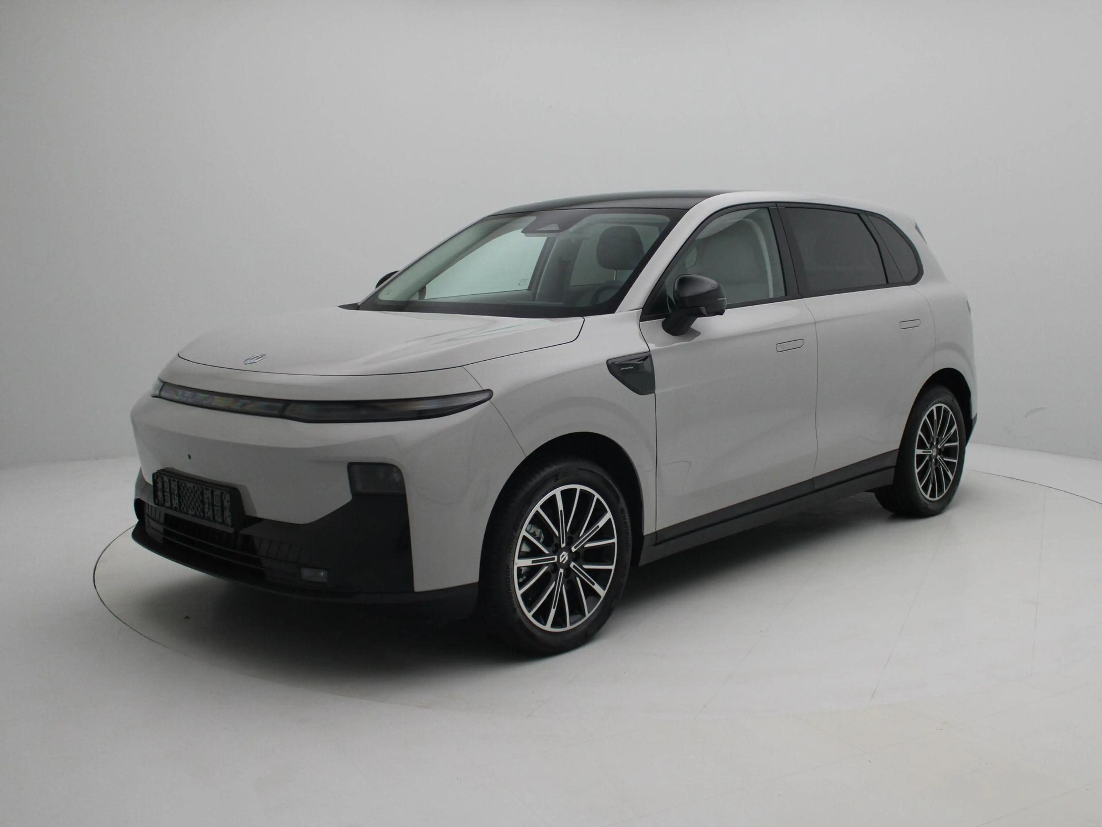 Leapmotor B10 Design ProMax 67.1 kWh | DEMO SALE | VAN € 34.245,