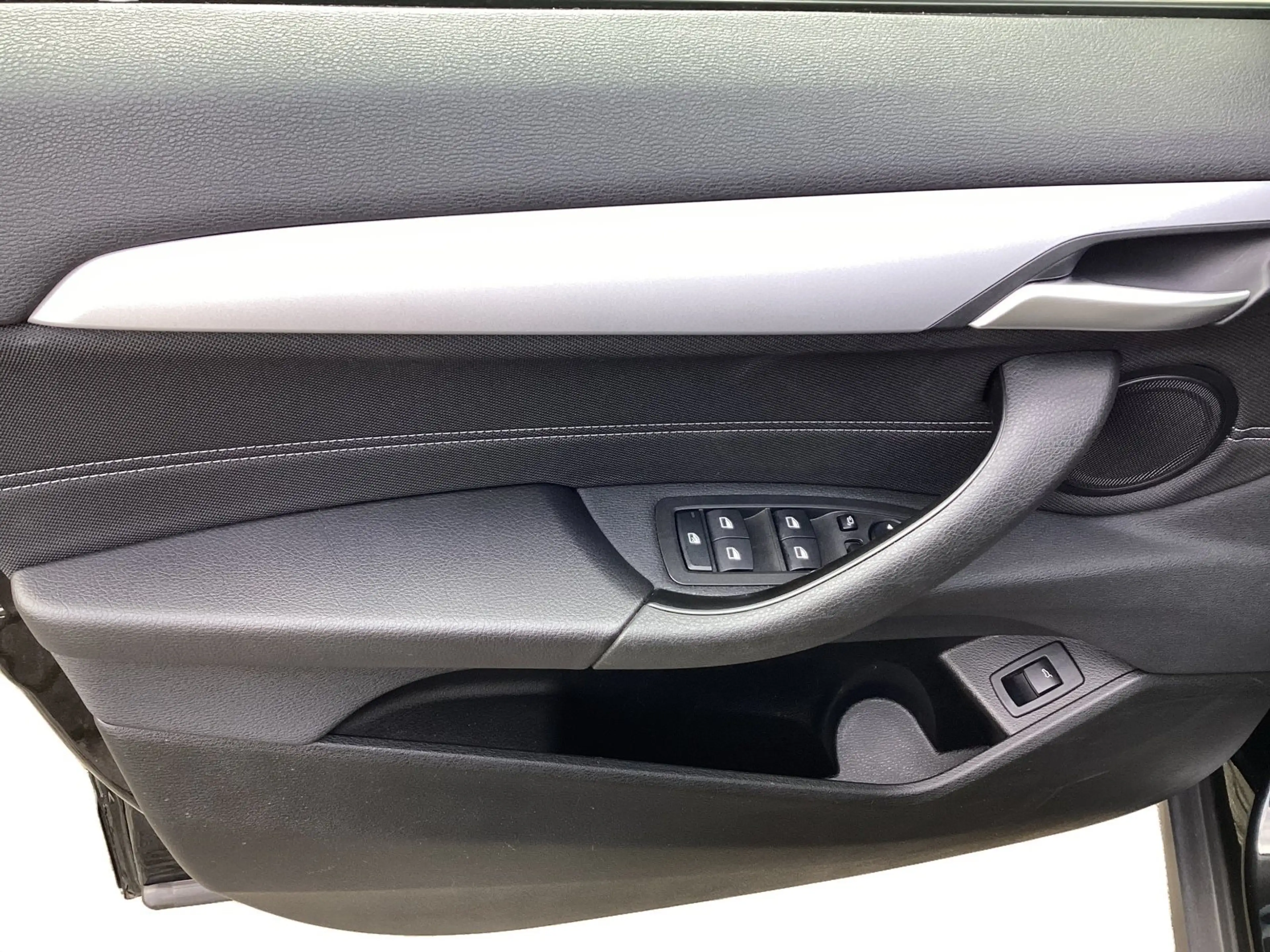 BMW X2 sDrive18d Advantage DAB LED Kamera — photo 7