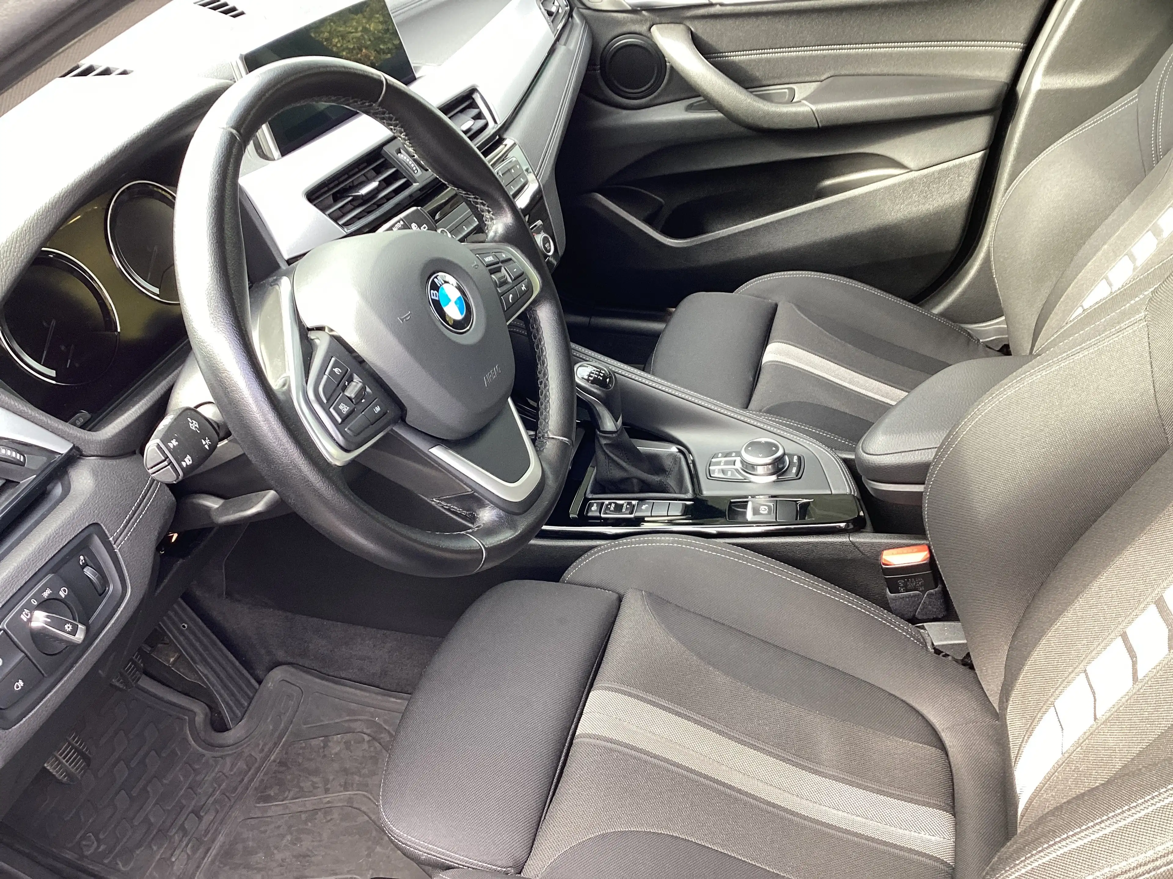 BMW X2 sDrive18d Advantage DAB LED Kamera — photo 8