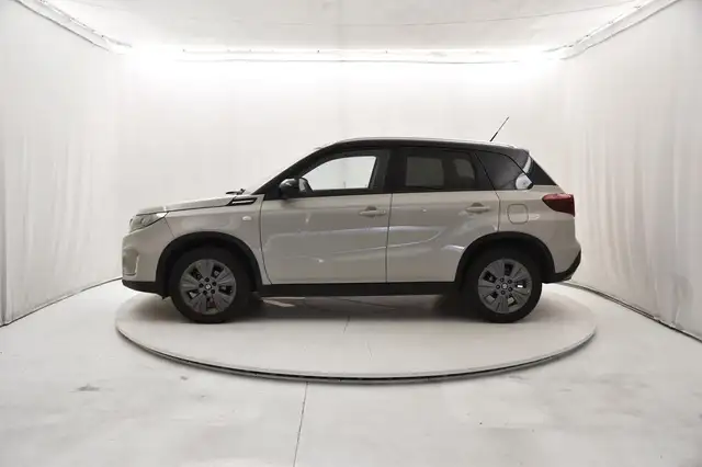 Suzuki Vitara view 2