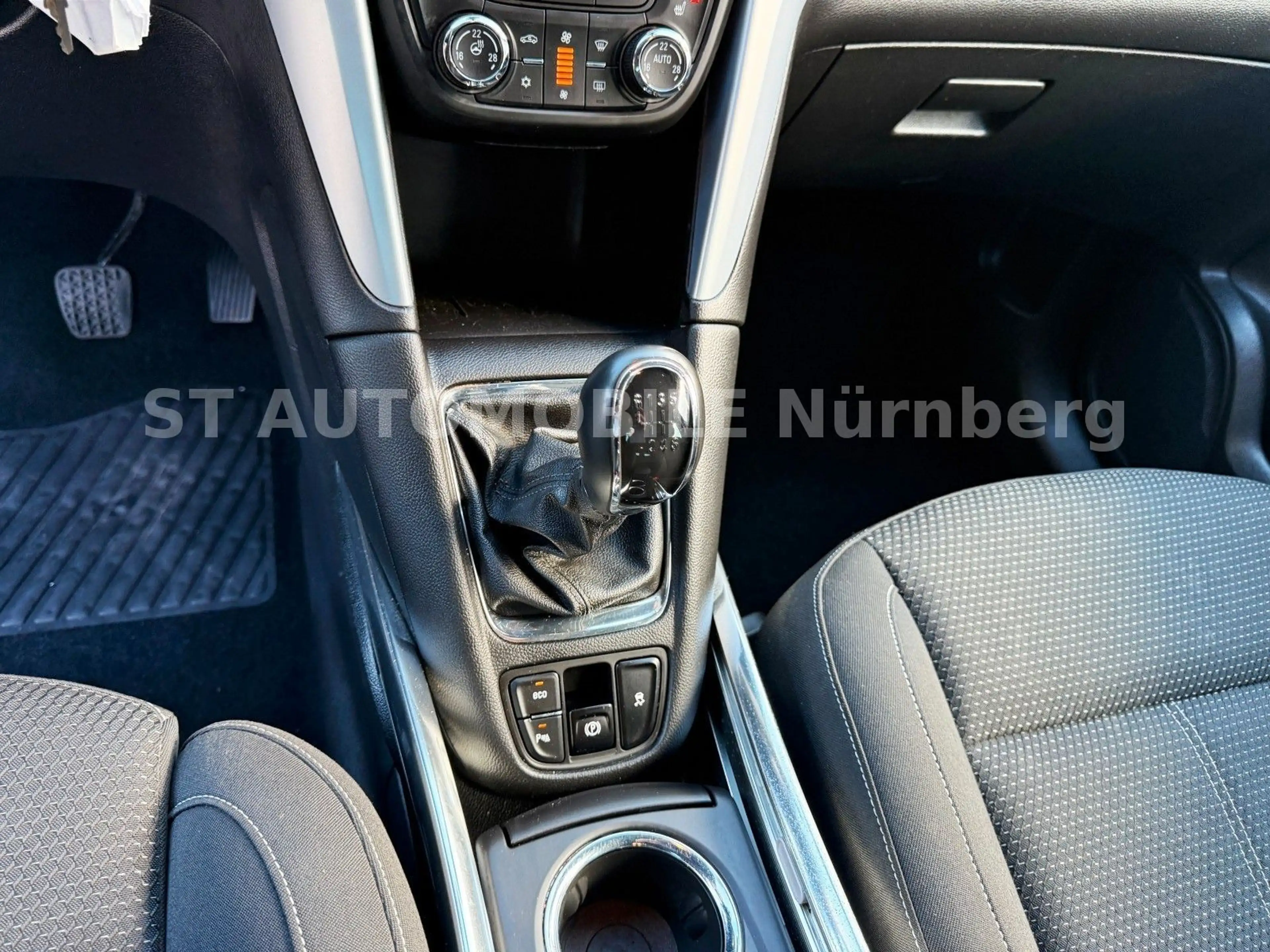 Opel Zafira Tourer 1.6 CDTI Innovation*PDC*LED*TEMPO* — photo 13