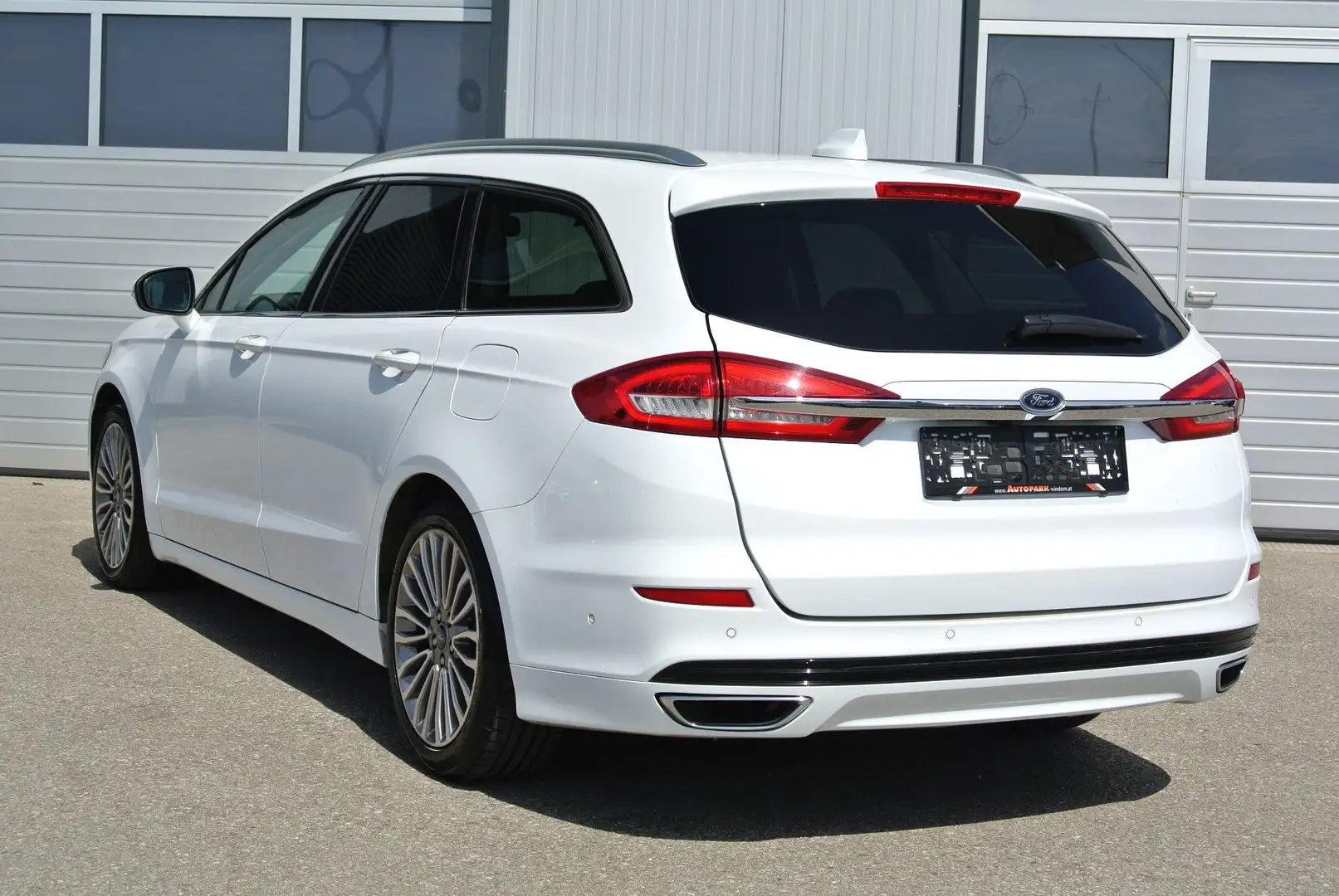 Ford Mondeo Traveller 2.0 EcoBlue Aut. Titanium * PANO * AHK Weiß - 2