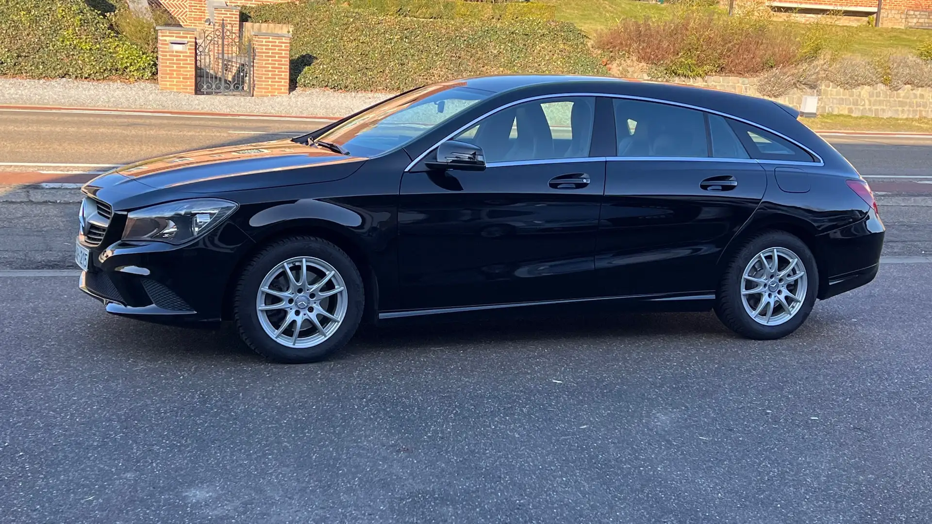Mercedes-Benz CLA 180 CLA Shooting Brake 180 perfecte staat VELE OPTIES Noir - 2