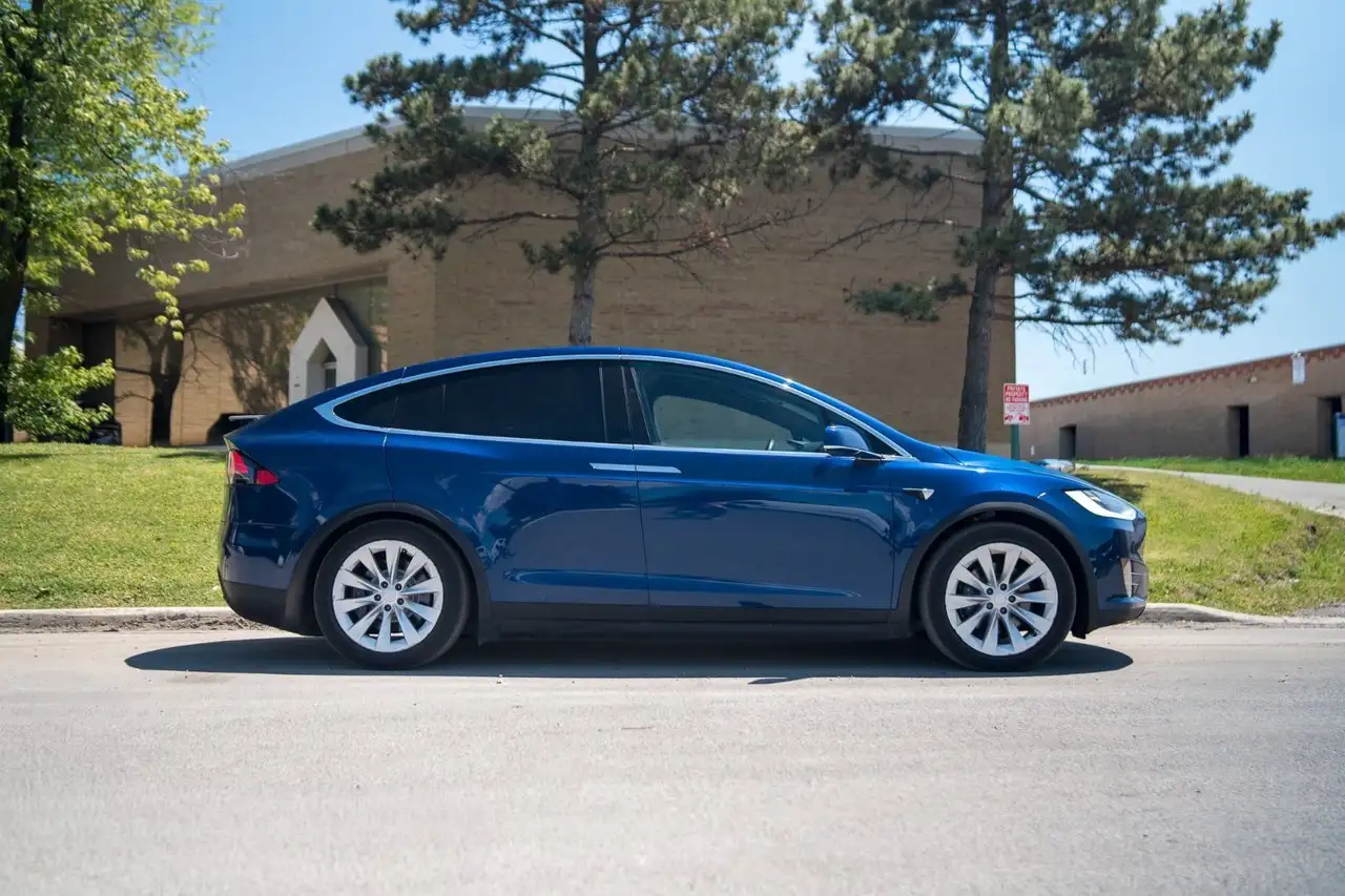 Tesla Model X снимка Tesla Model X
