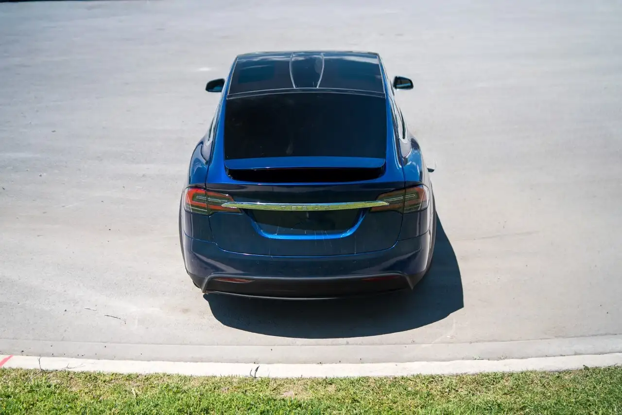 Tesla Model X снимка Tesla Model X