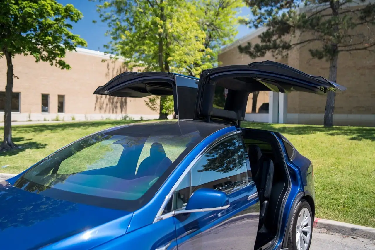Tesla Model X снимка Tesla Model X