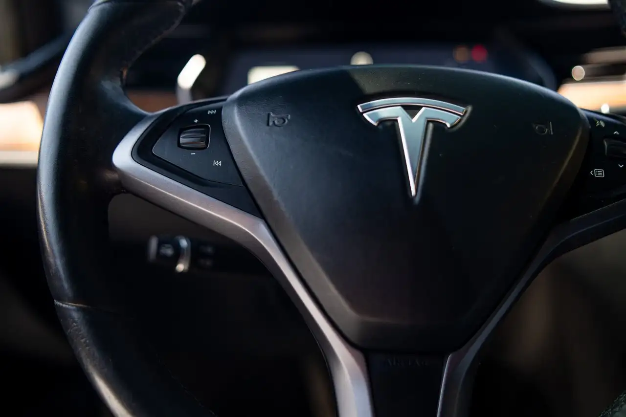 Tesla Model X снимка Tesla Model X