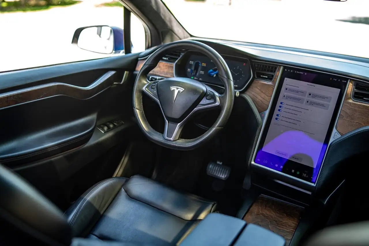 Tesla Model X снимка Tesla Model X