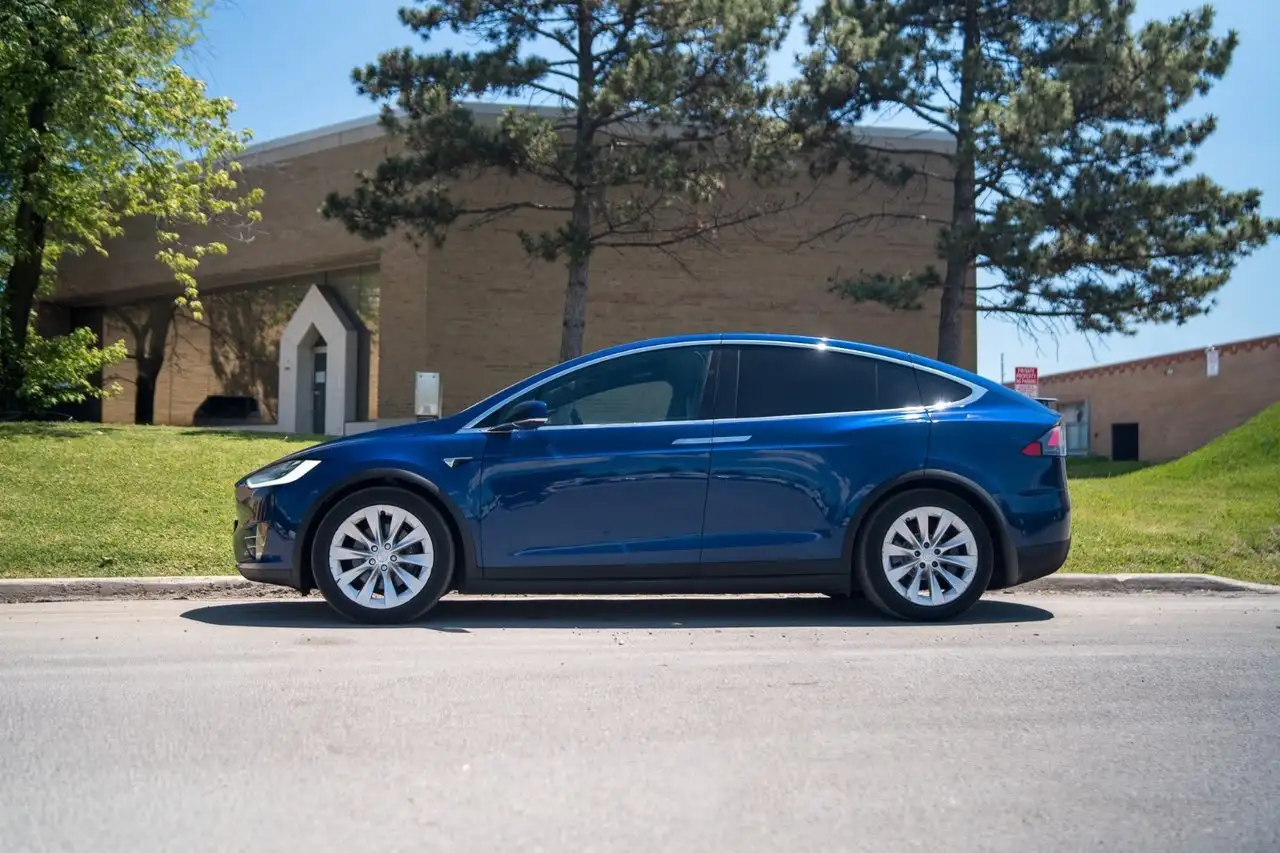 Tesla Model X снимка Tesla Model X