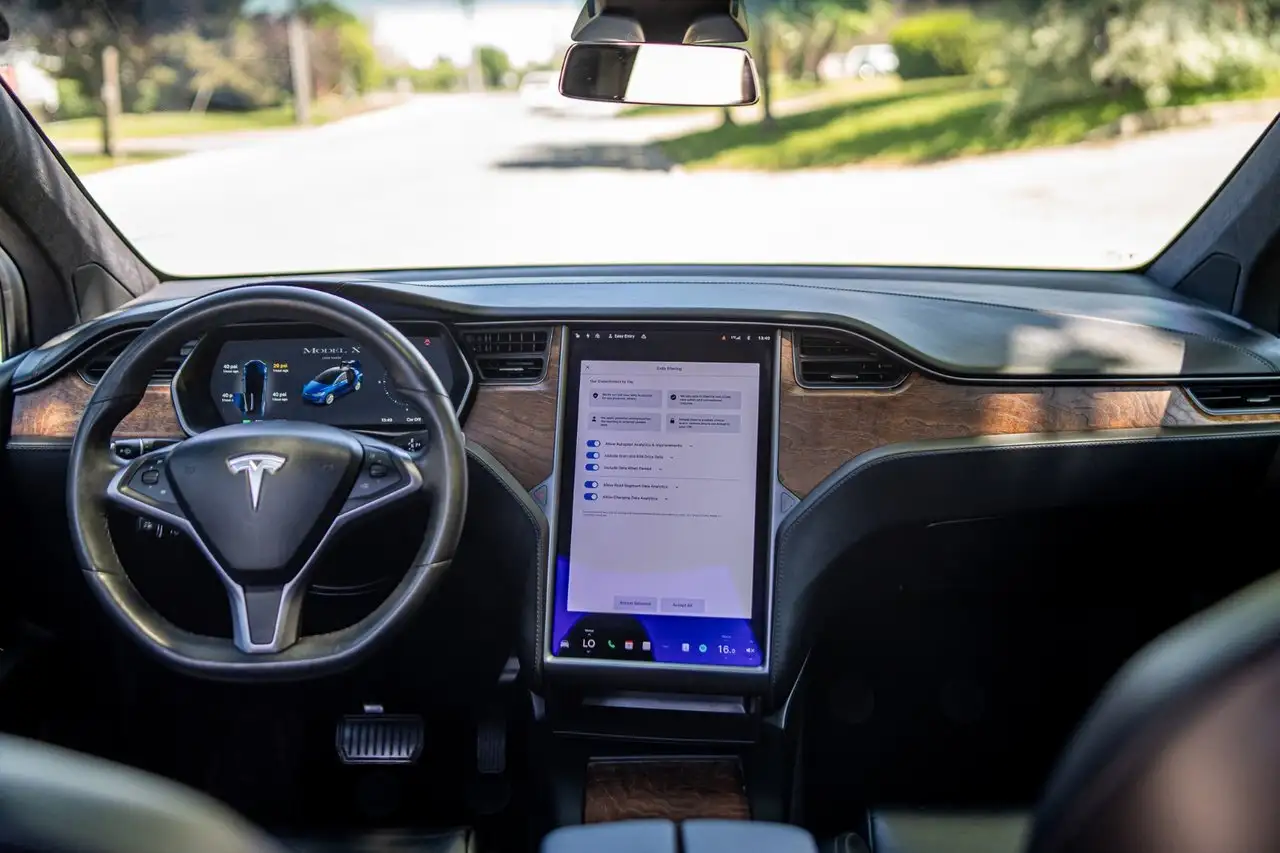 Tesla Model X снимка Tesla Model X