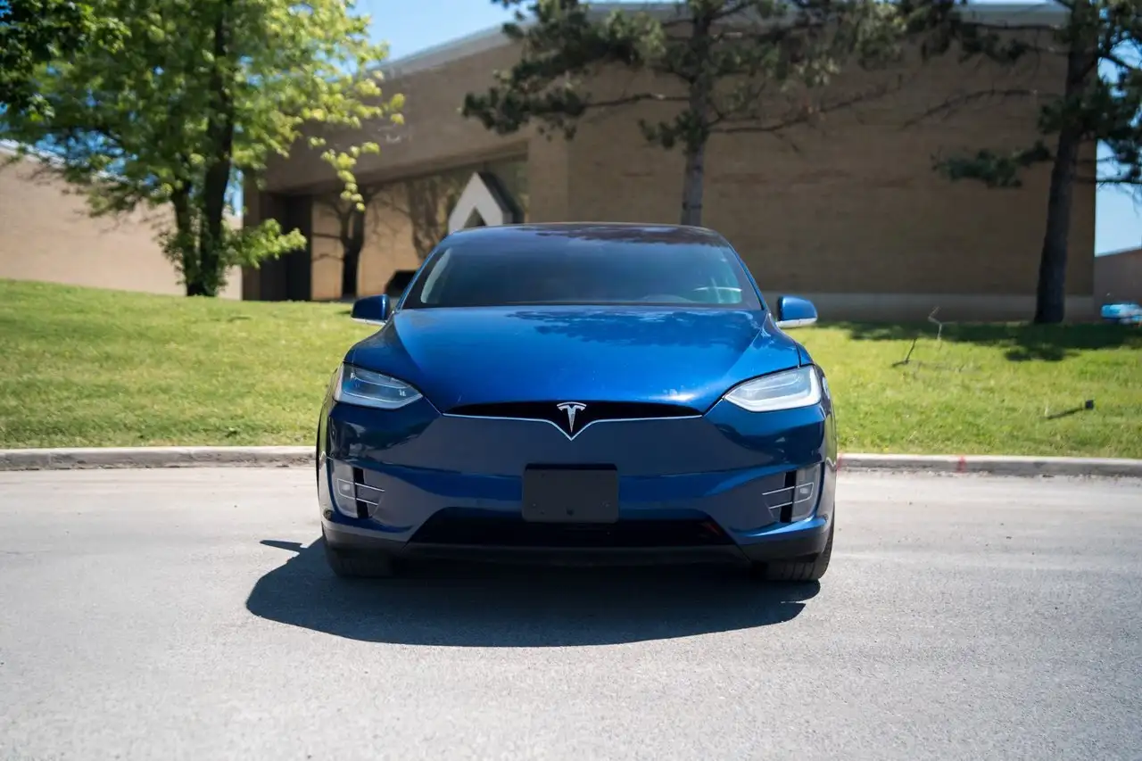 Tesla Model X снимка Tesla Model X
