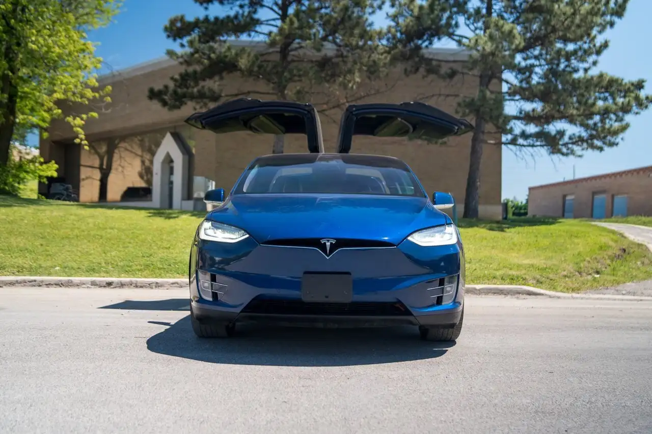 Tesla Model X снимка Tesla Model X